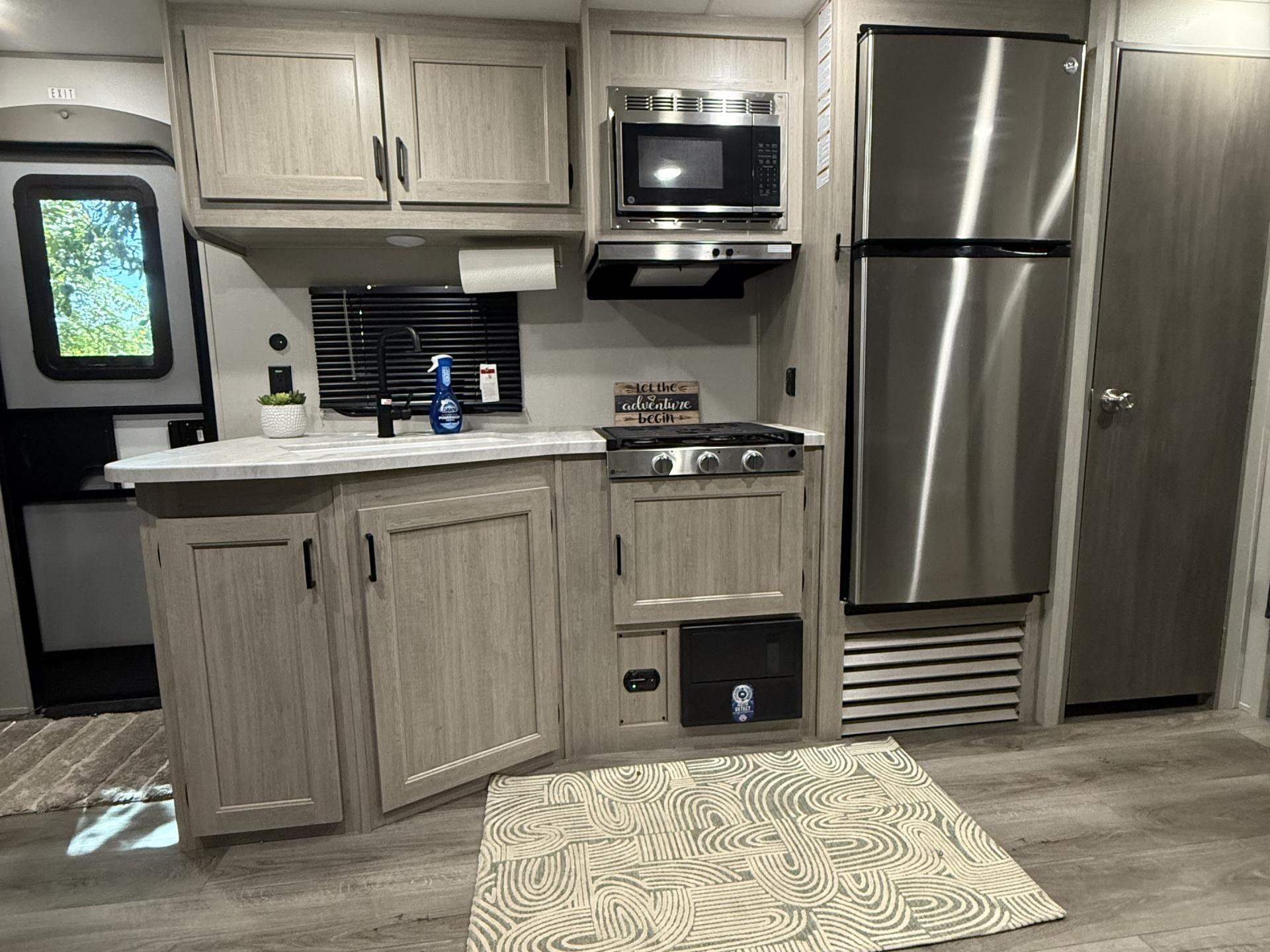 2025 COACHMEN CATALINA SUMMIT 261BHS