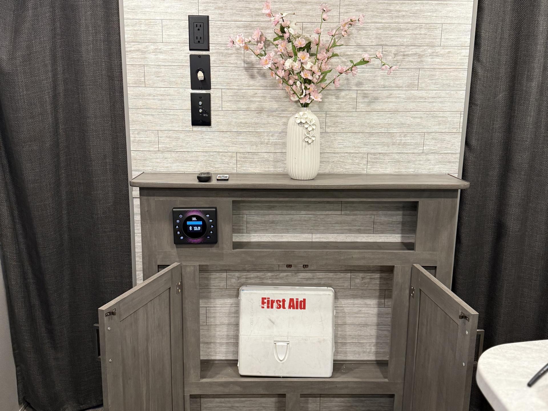 2025 COACHMEN CATALINA SUMMIT 261BHS