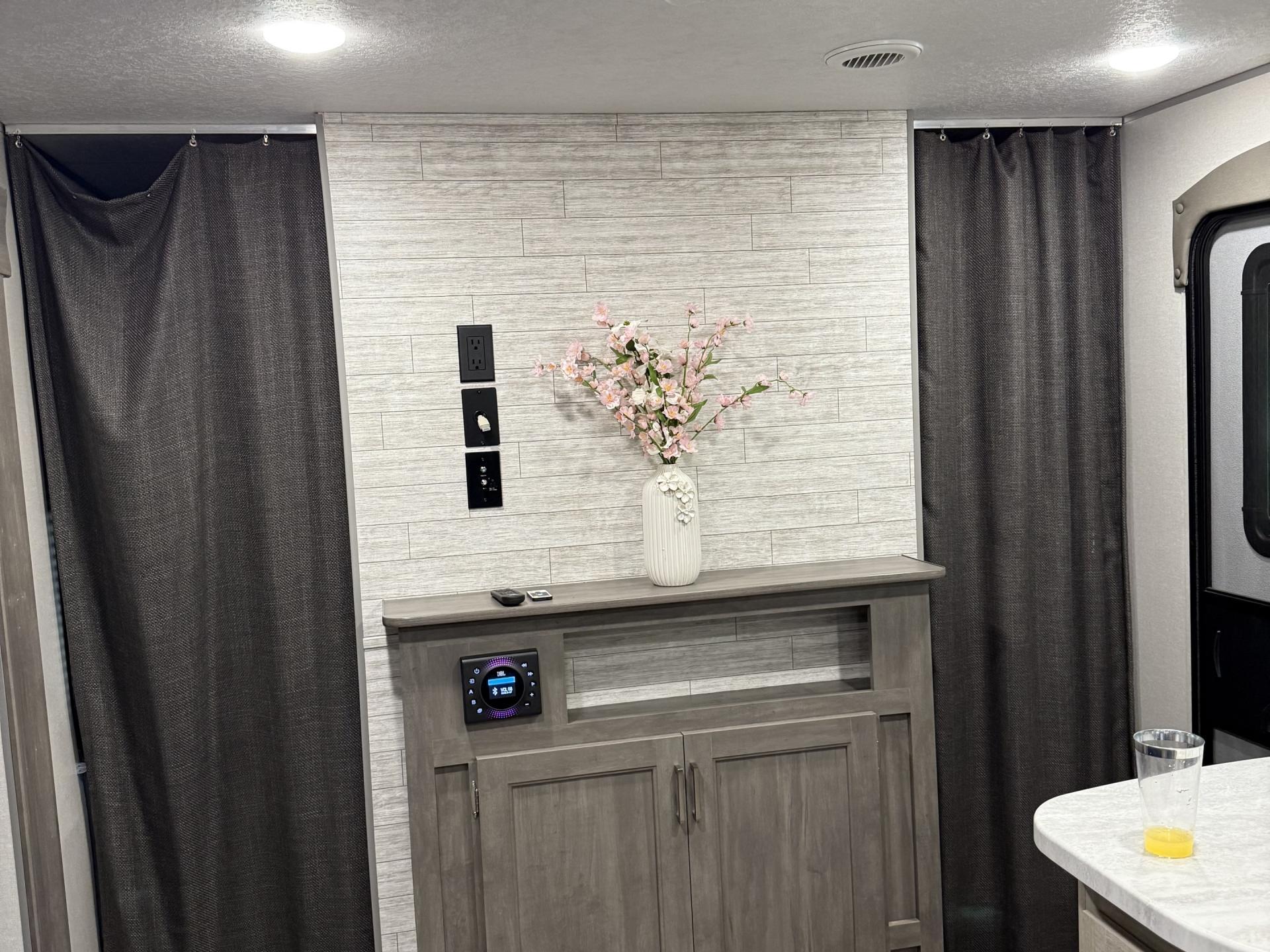 2025 COACHMEN CATALINA SUMMIT 261BHS