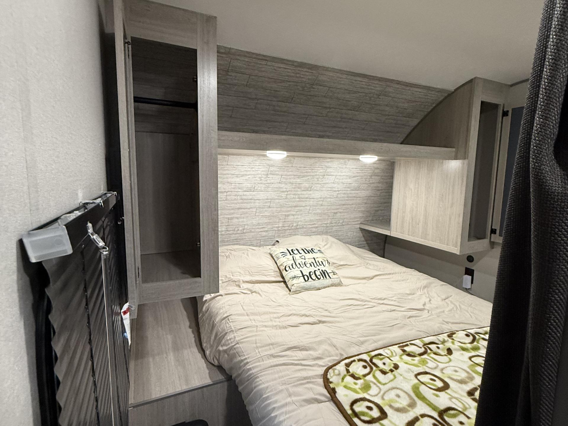 2025 COACHMEN CATALINA SUMMIT 261BHS