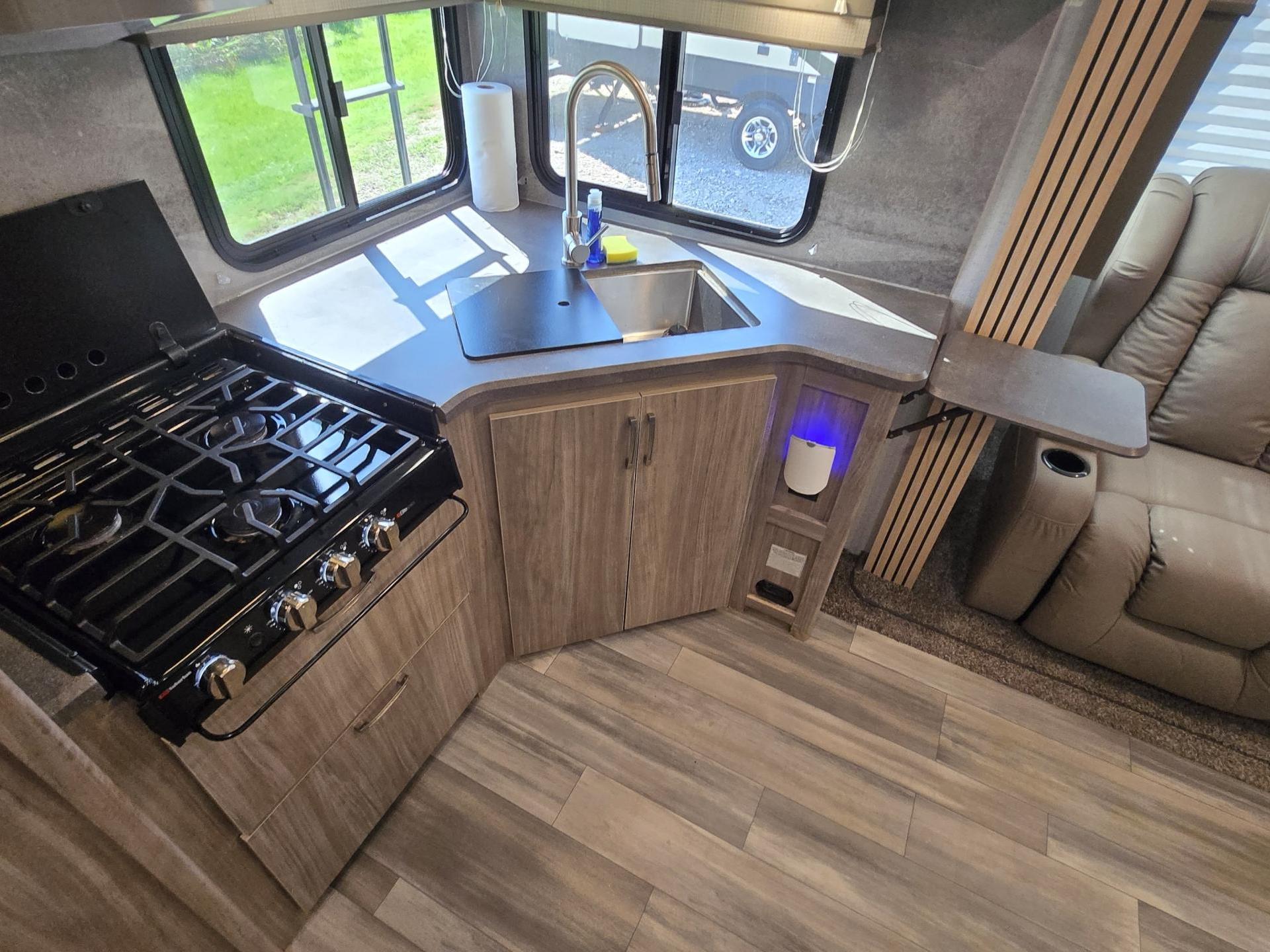 2022 WINNEBAGO MINNIE 2529RG