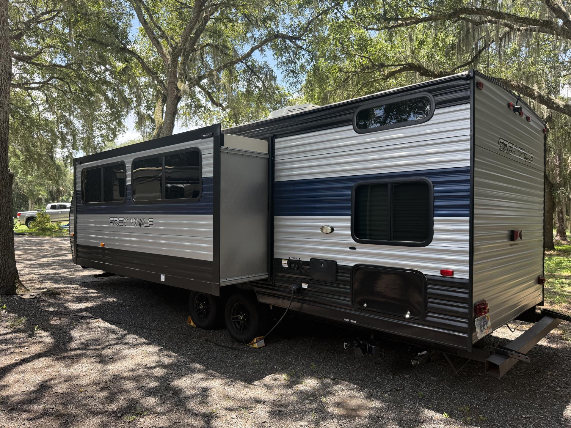 2022 FOREST RIVER GREY WOLF 26DBH