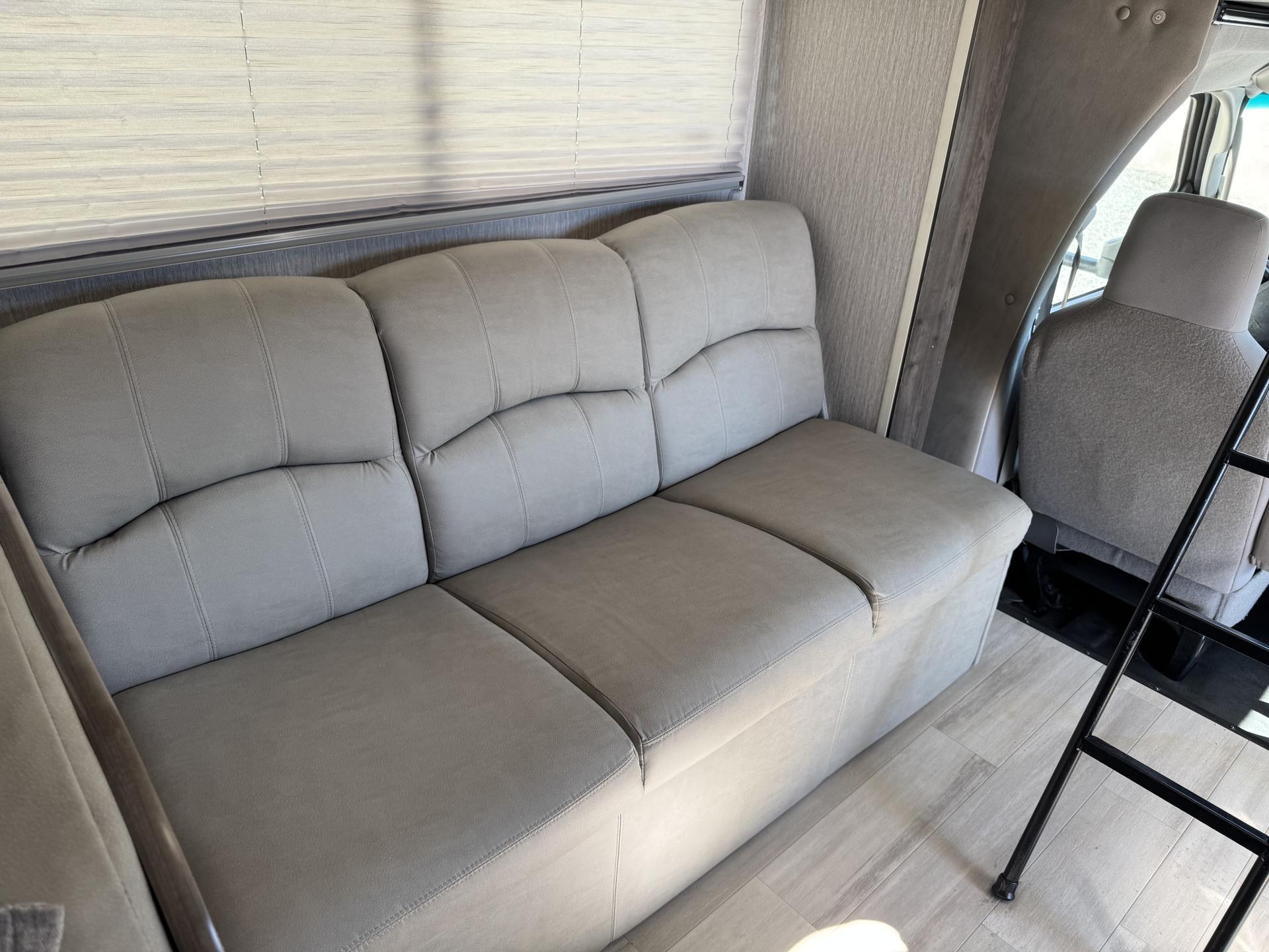 2022 COACHMEN LEPRECHAUN PREMIER 319MB