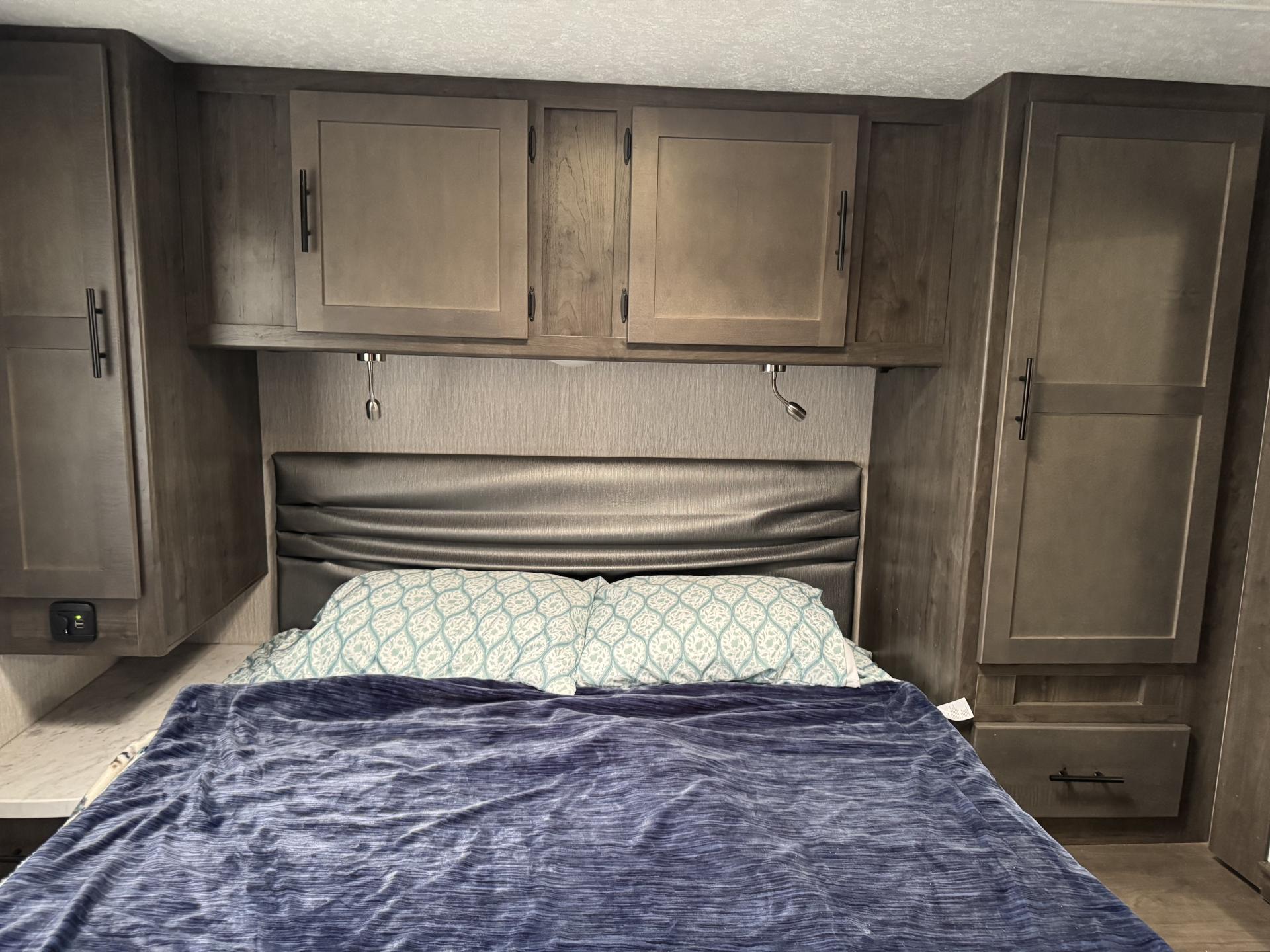 2022 COACHMEN LEPRECHAUN PREMIER 319MB