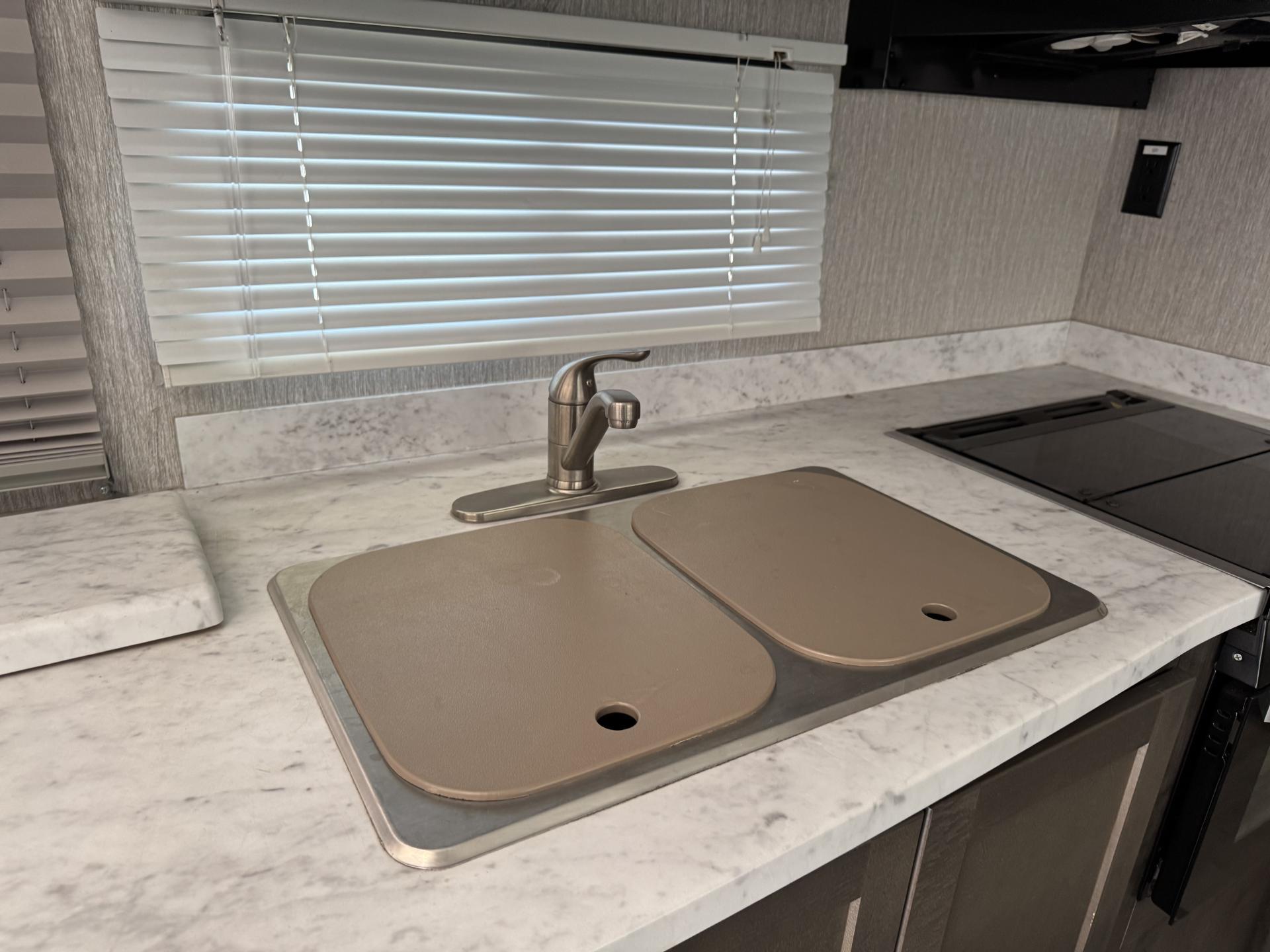 2022 COACHMEN LEPRECHAUN PREMIER 319MB