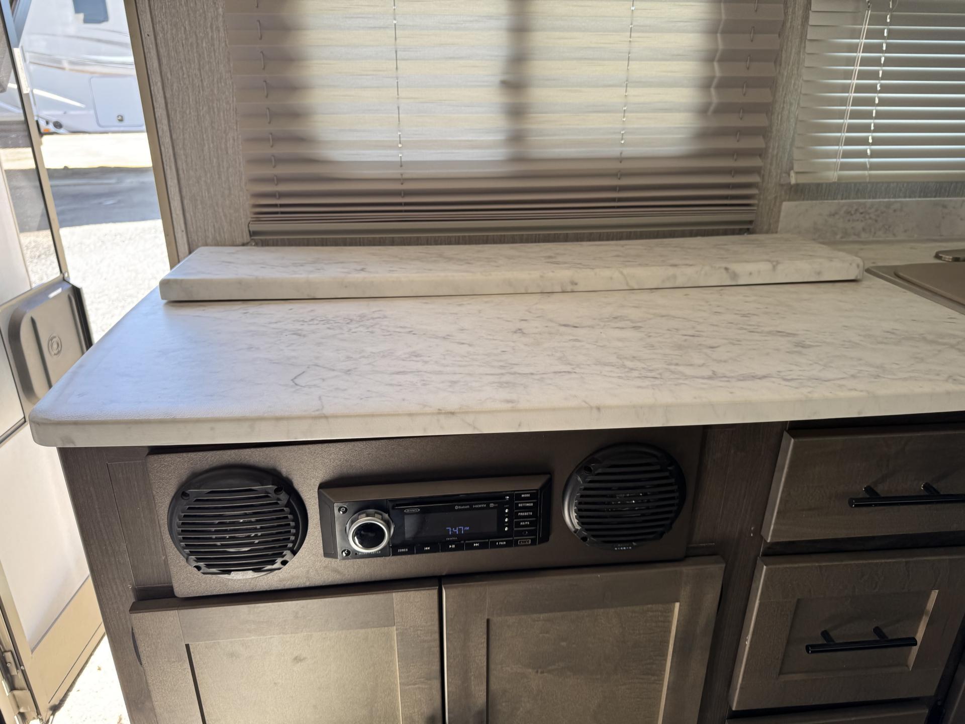 2022 COACHMEN LEPRECHAUN PREMIER 319MB