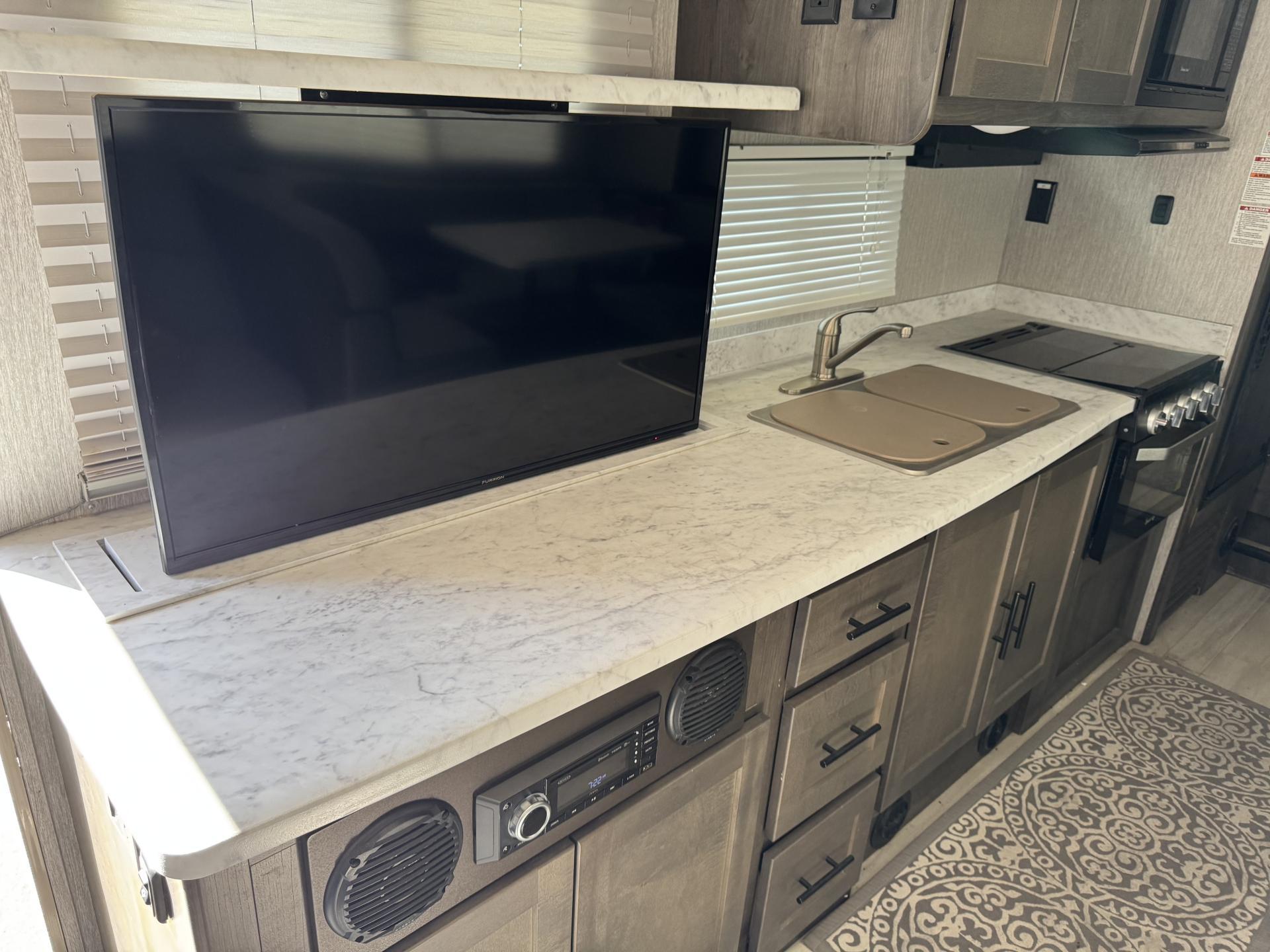 2022 COACHMEN LEPRECHAUN PREMIER 319MB