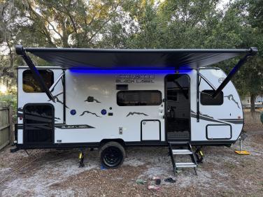 2025 FOREST RIVER CHEROKEE BLACK LABEL 17JWBL