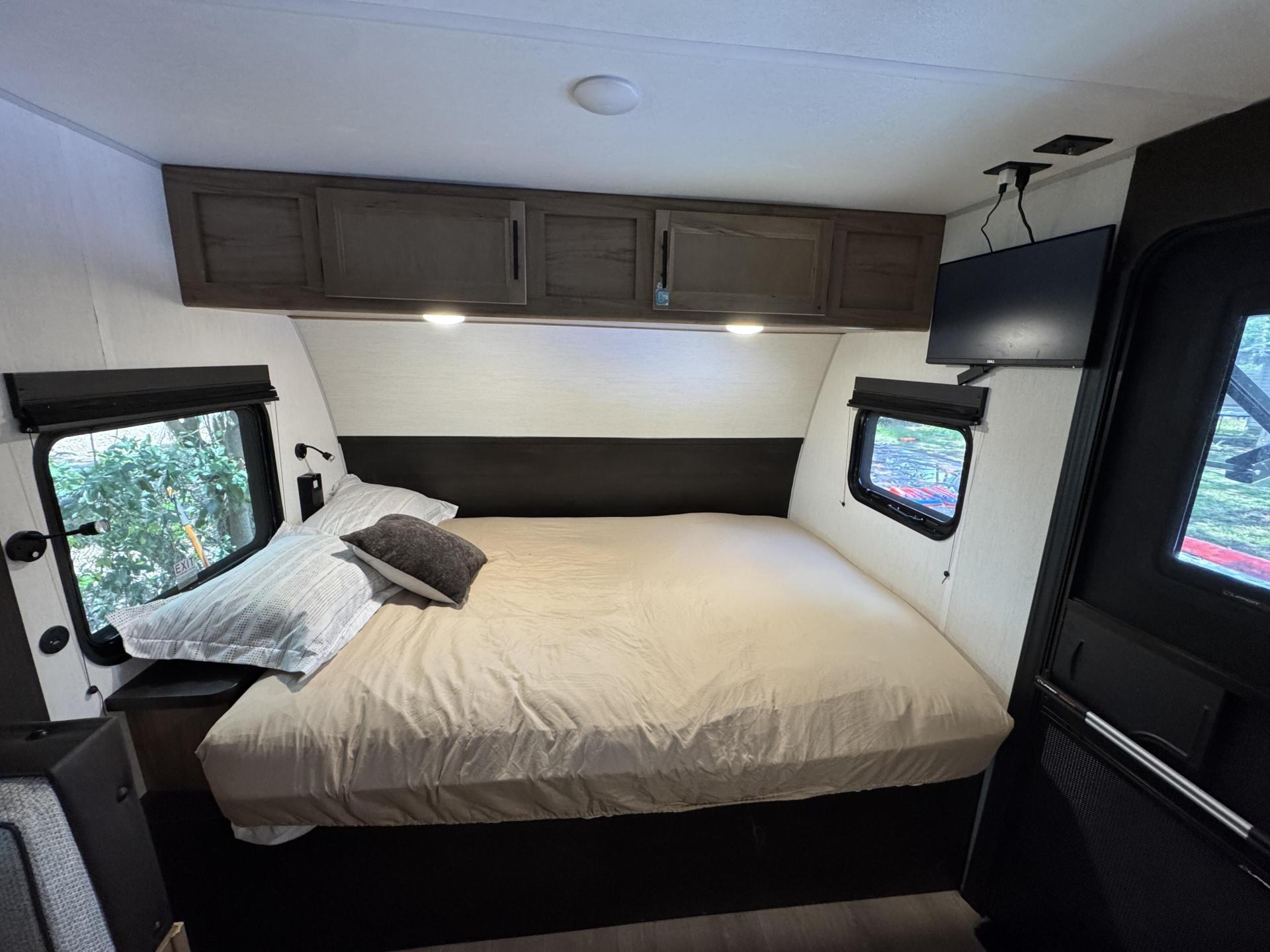 2025 FOREST RIVER CHEROKEE BLACK LABEL 17JWBL