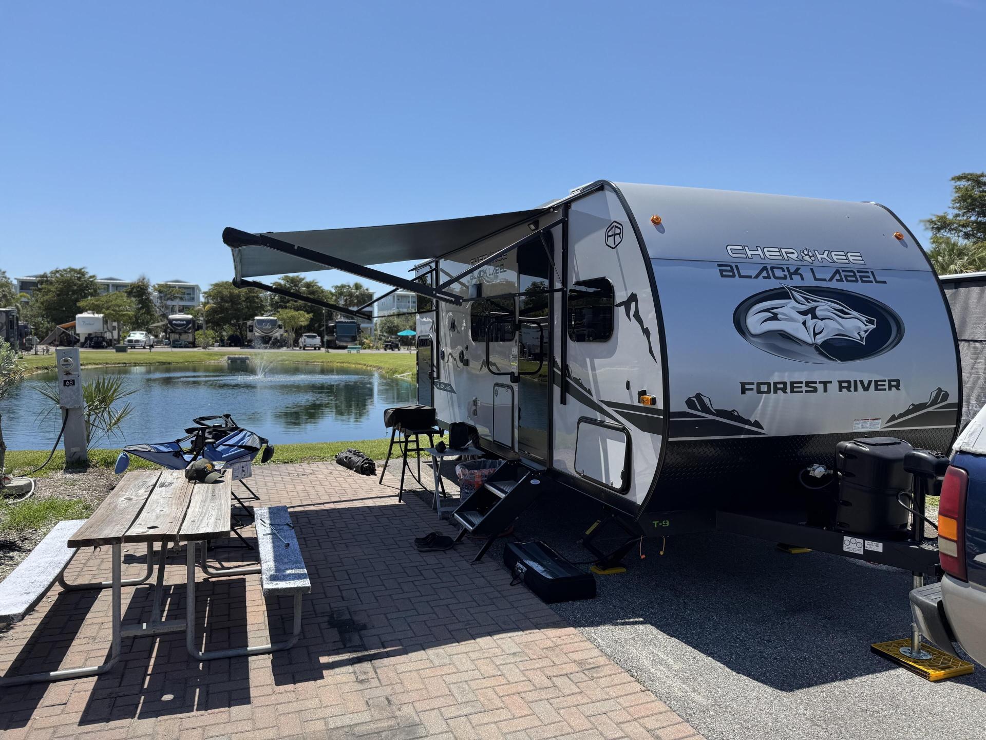 2025 FOREST RIVER CHEROKEE BLACK LABEL 17JWBL