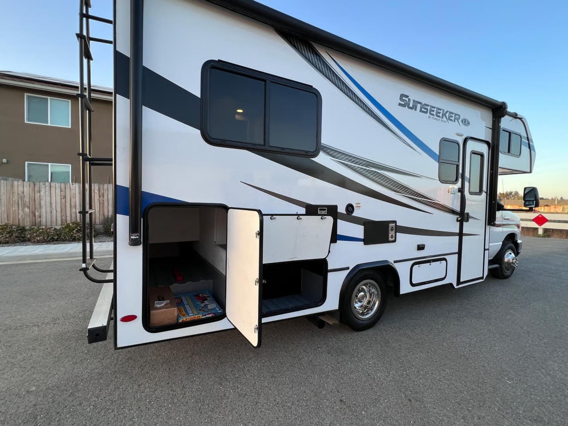 2022 FOREST RIVER SUNSEEKER LE 2350F