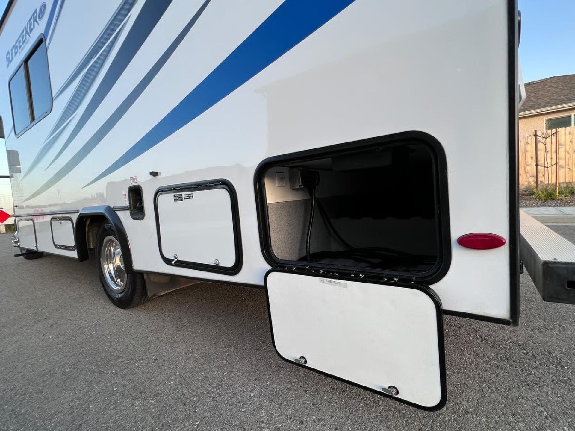 2022 FOREST RIVER SUNSEEKER LE 2350F