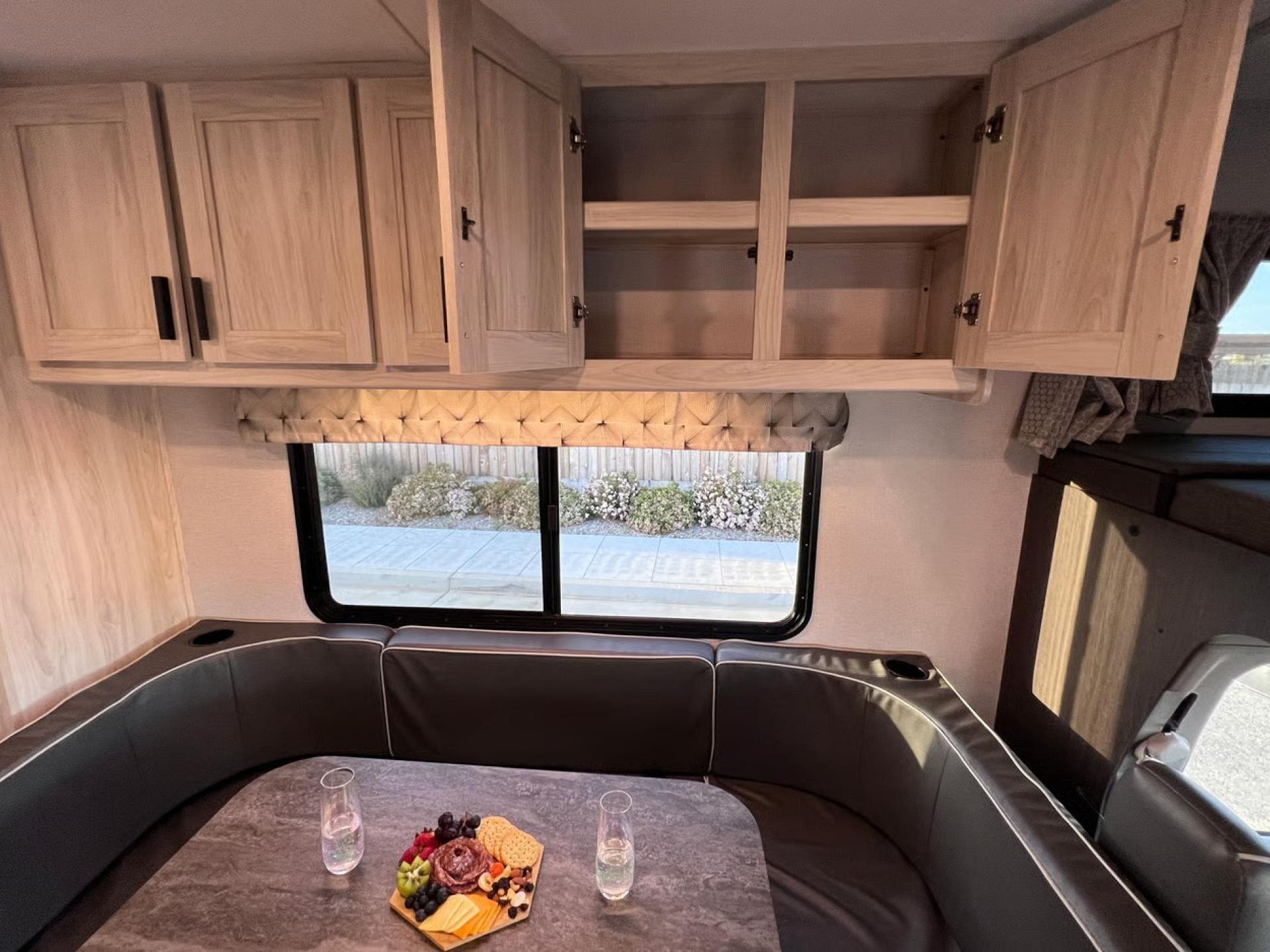 2022 FOREST RIVER SUNSEEKER LE 2350F