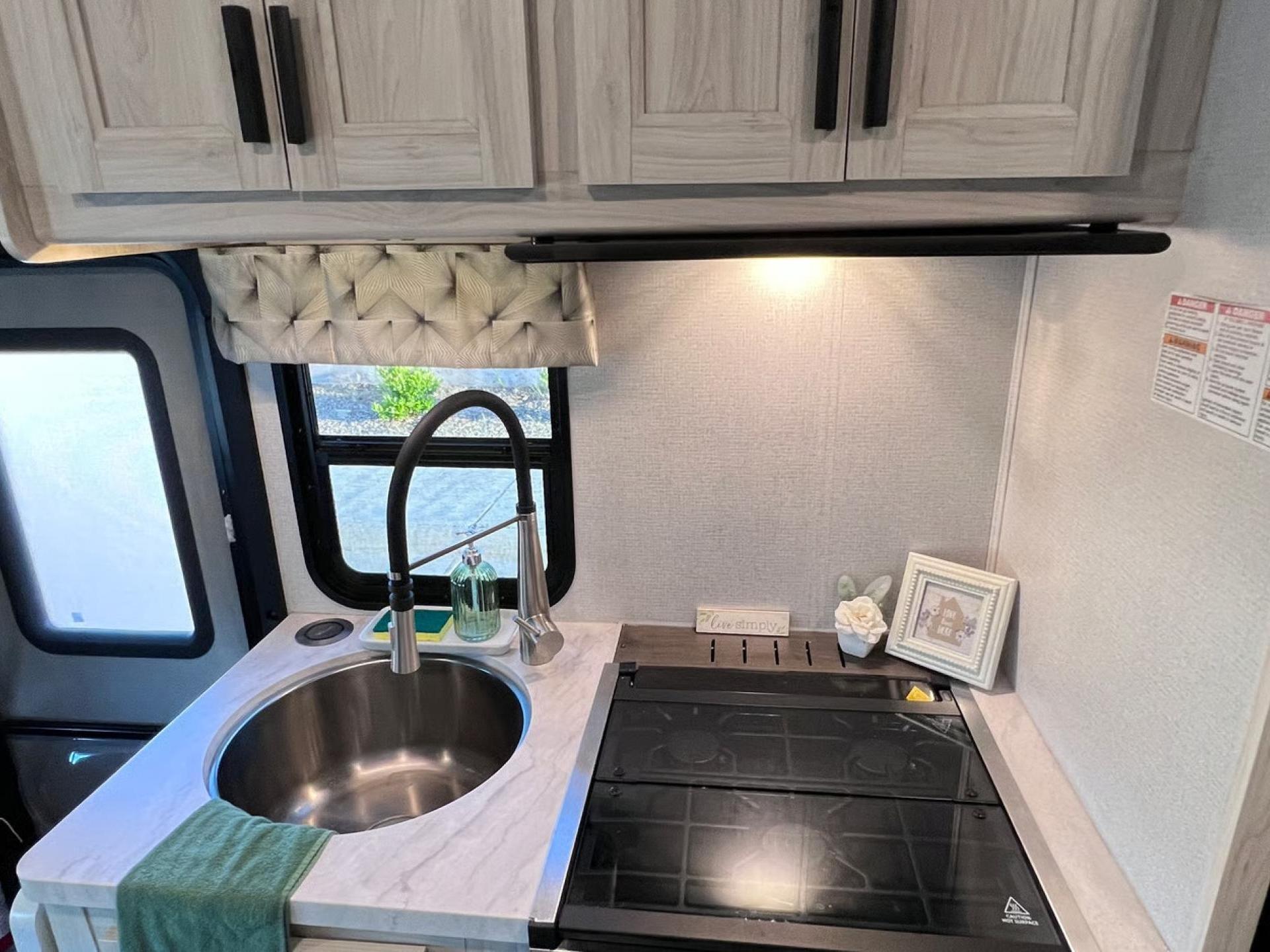 2022 FOREST RIVER SUNSEEKER LE 2350F