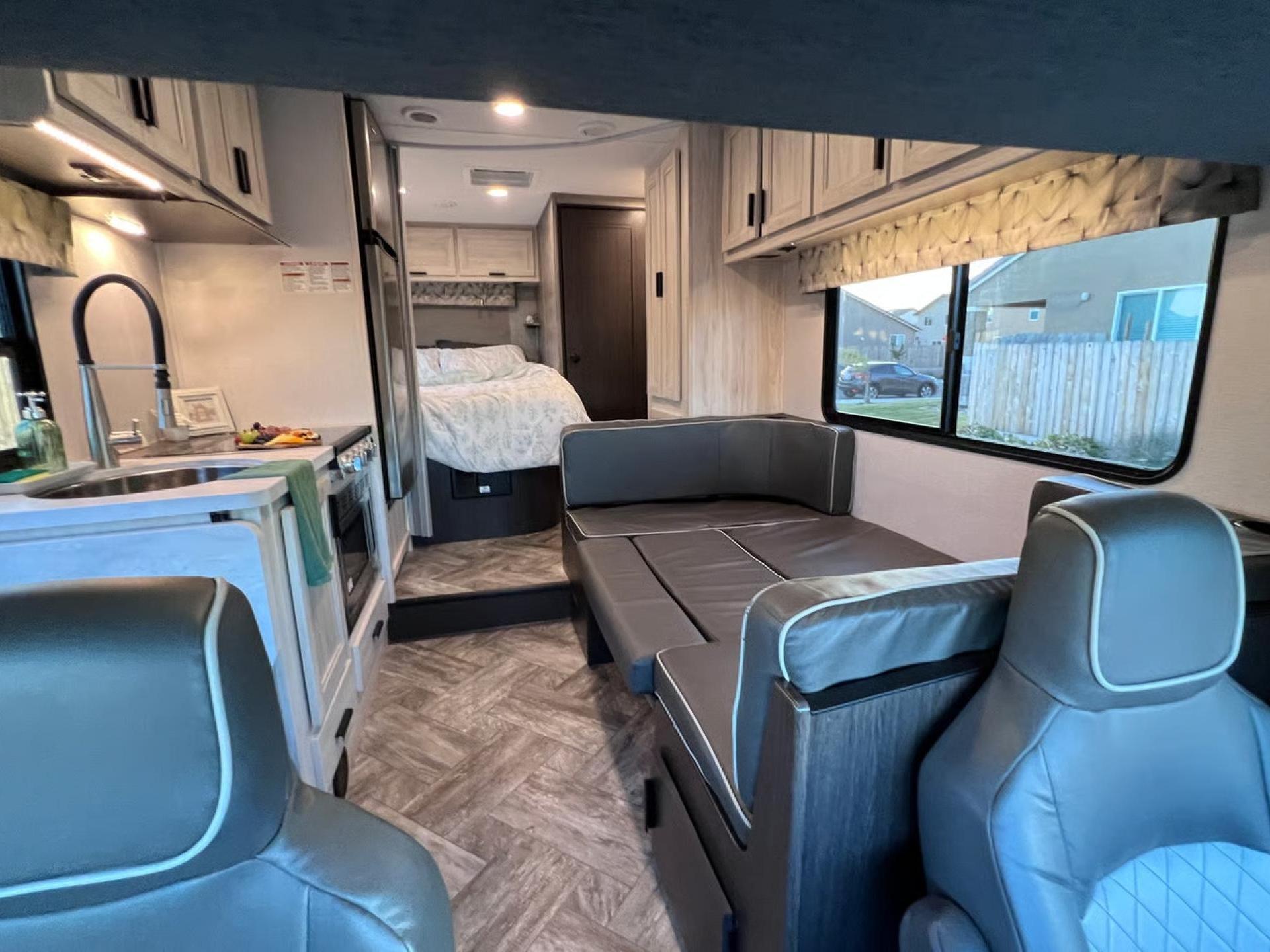 2022 FOREST RIVER SUNSEEKER LE 2350F