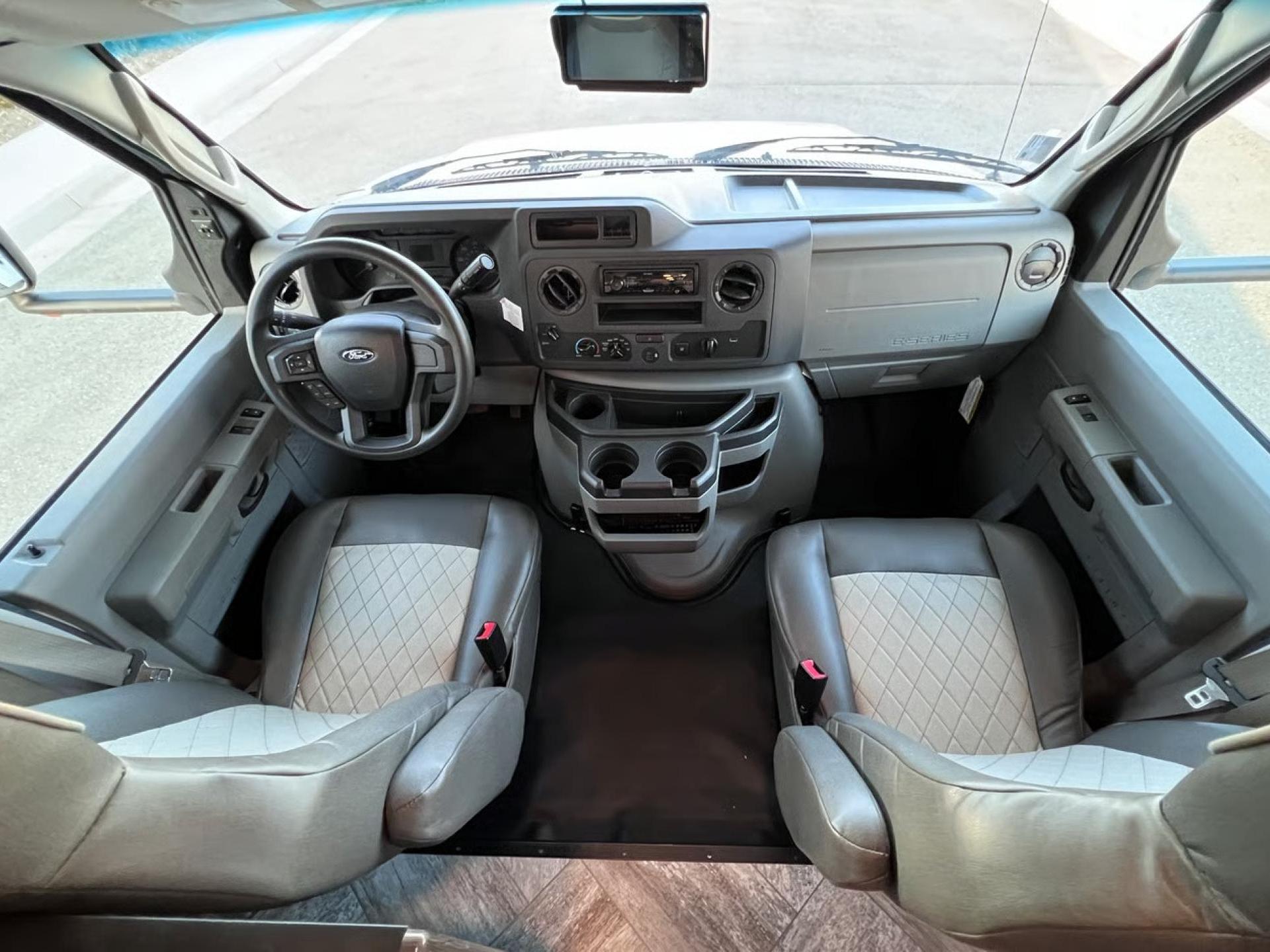 2022 FOREST RIVER SUNSEEKER LE 2350F