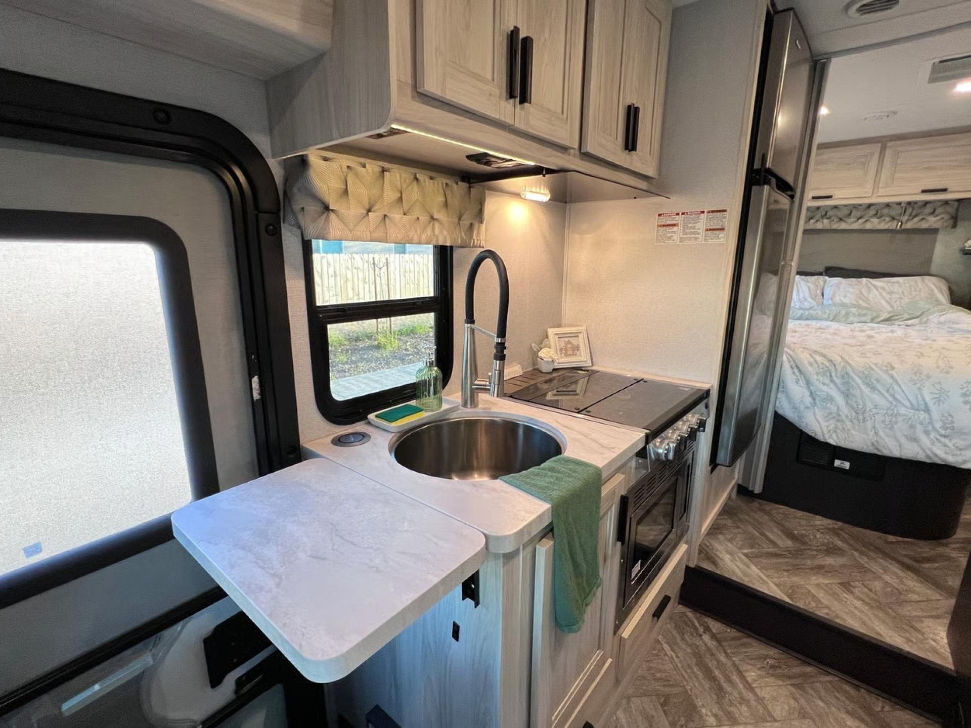 2022 FOREST RIVER SUNSEEKER LE 2350F