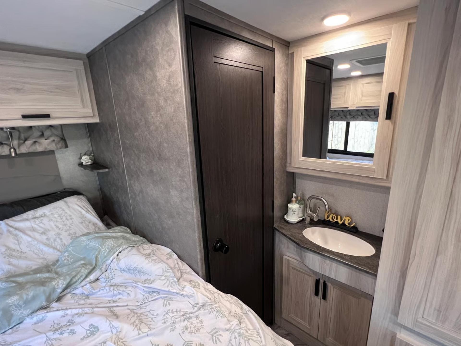 2022 FOREST RIVER SUNSEEKER LE 2350F