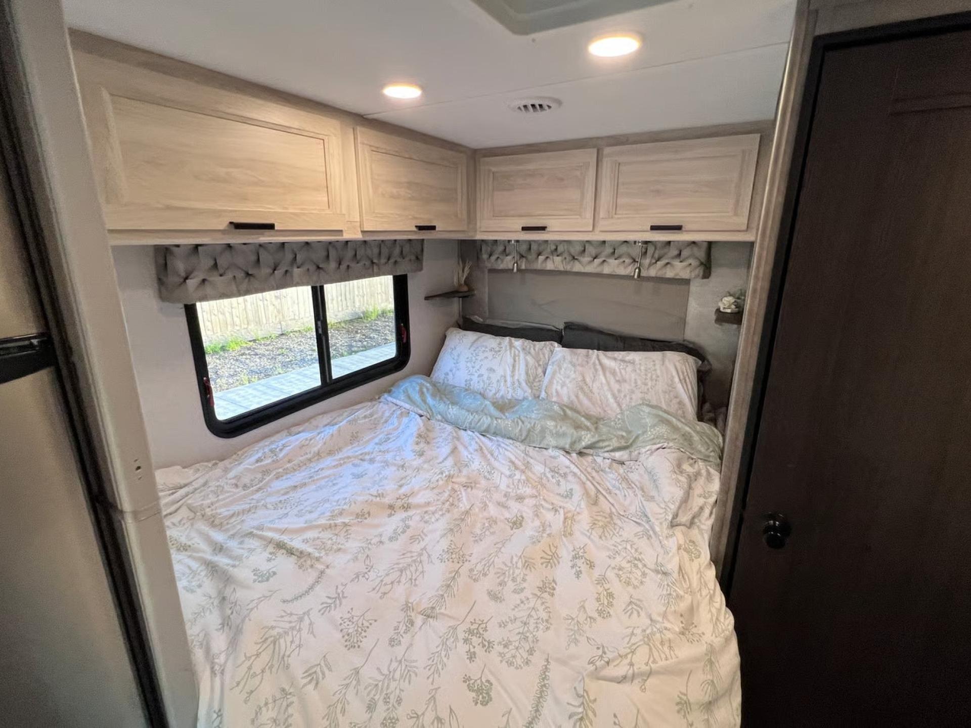 2022 FOREST RIVER SUNSEEKER LE 2350F