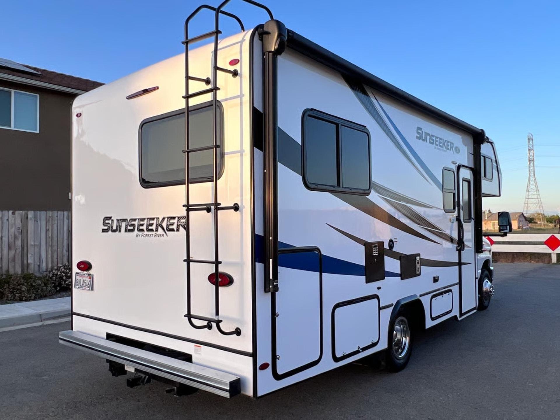 2022 FOREST RIVER SUNSEEKER LE 2350F