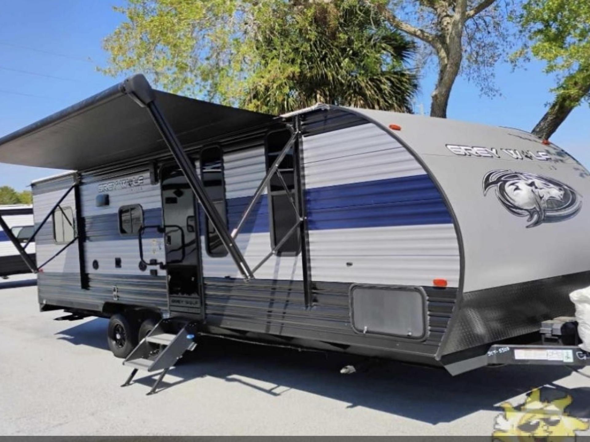 2021 FOREST RIVER GREY WOLF 22RR