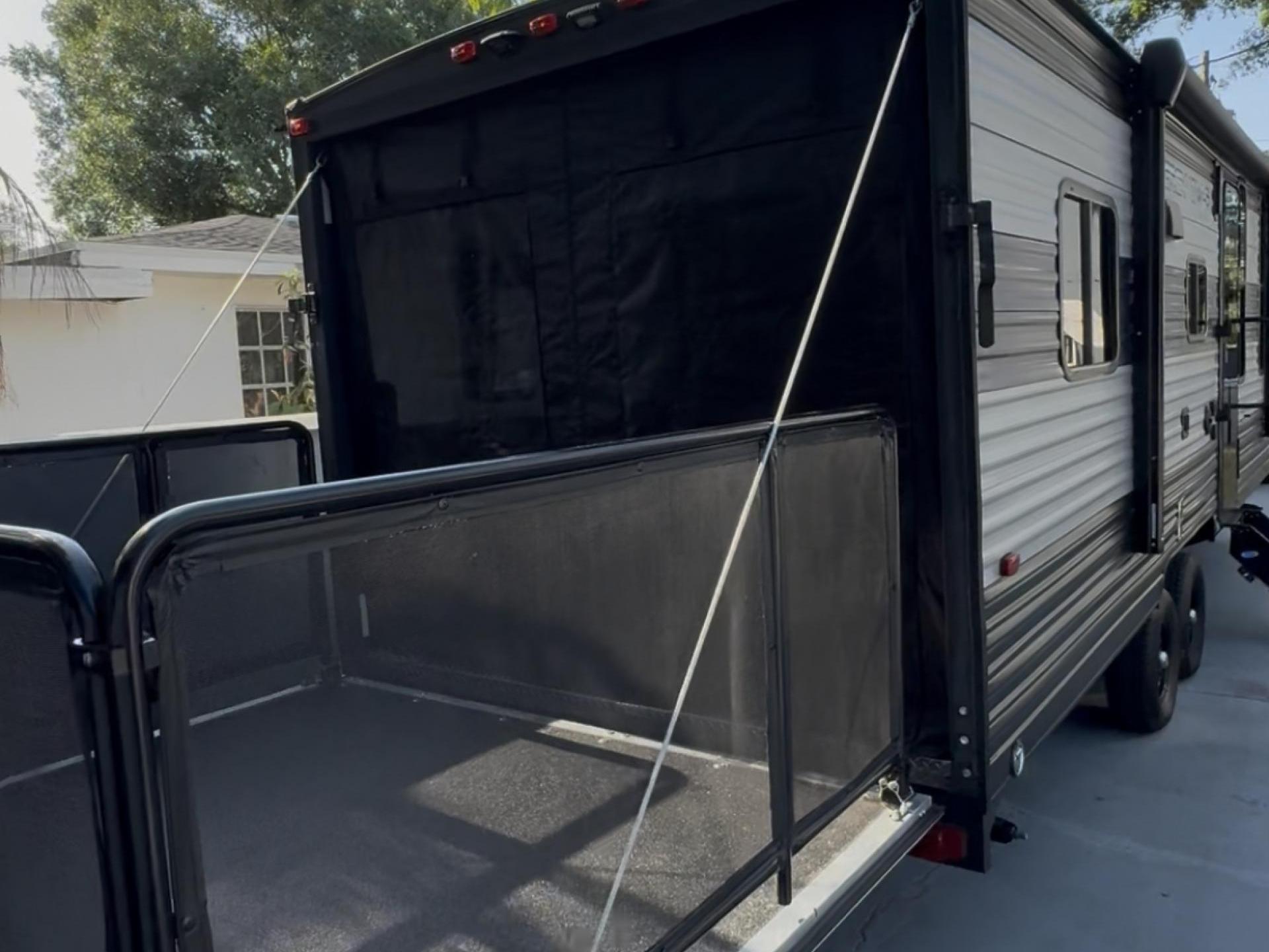 2021 FOREST RIVER GREY WOLF 22RR