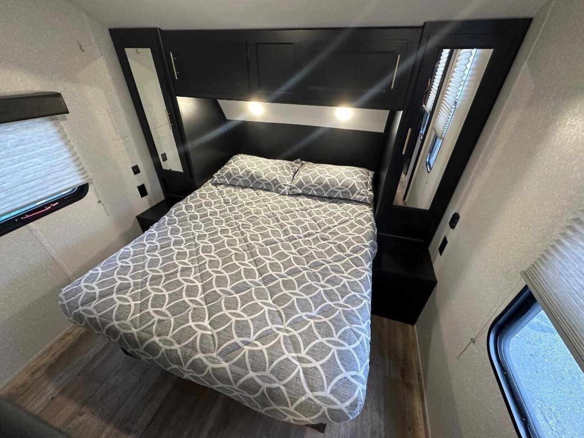 2021 FOREST RIVER GREY WOLF 22RR