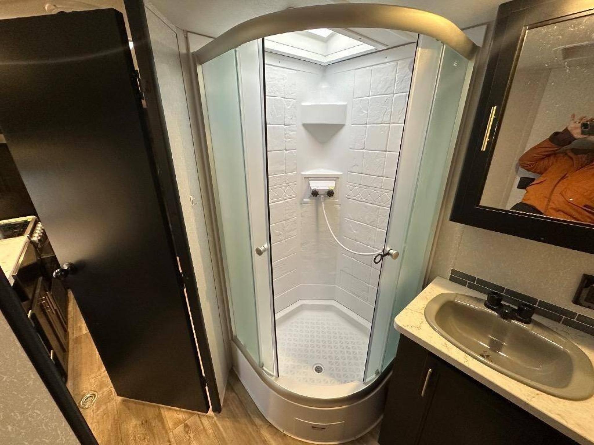 2021 FOREST RIVER GREY WOLF 22RR