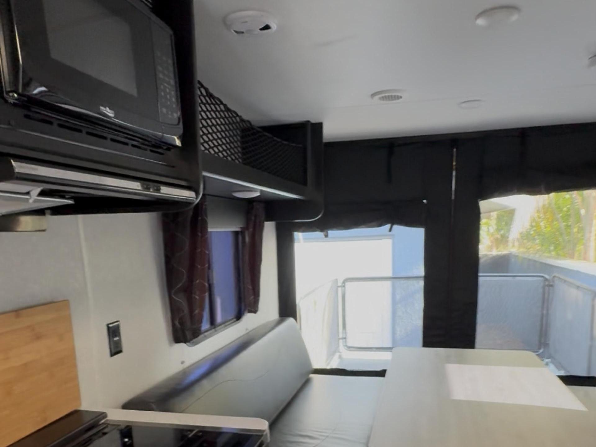 2021 FOREST RIVER GREY WOLF 22RR