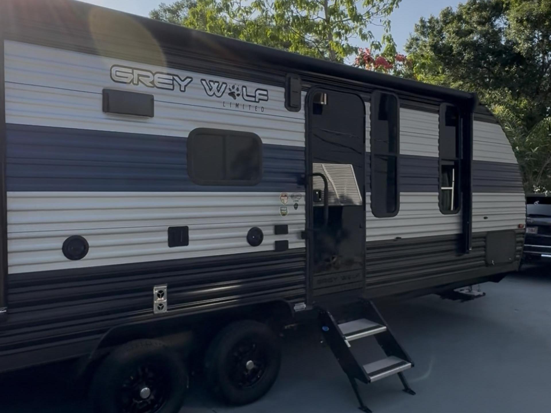 2021 FOREST RIVER GREY WOLF 22RR