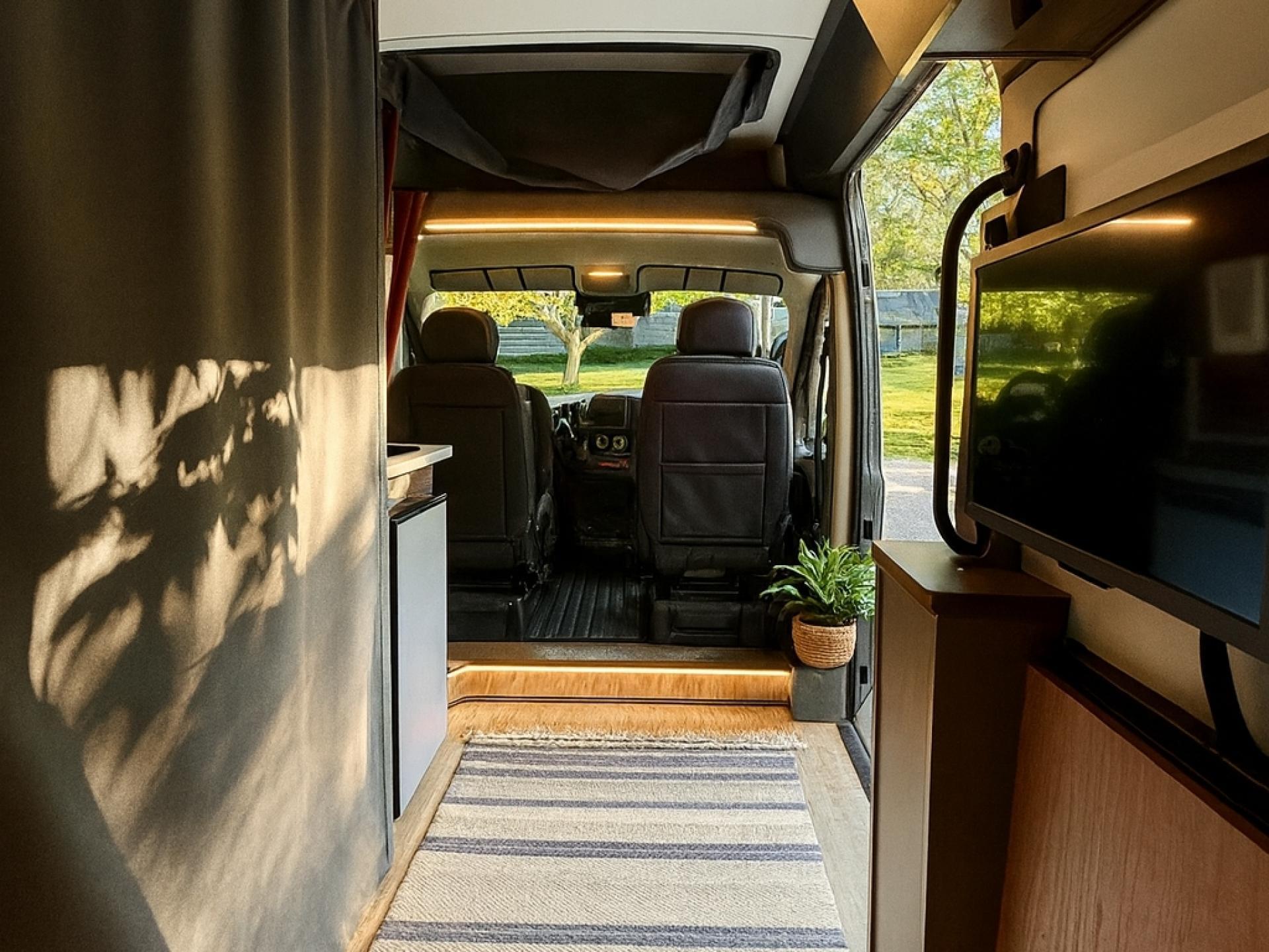 2024 WINNEBAGO ROAM U59RZP