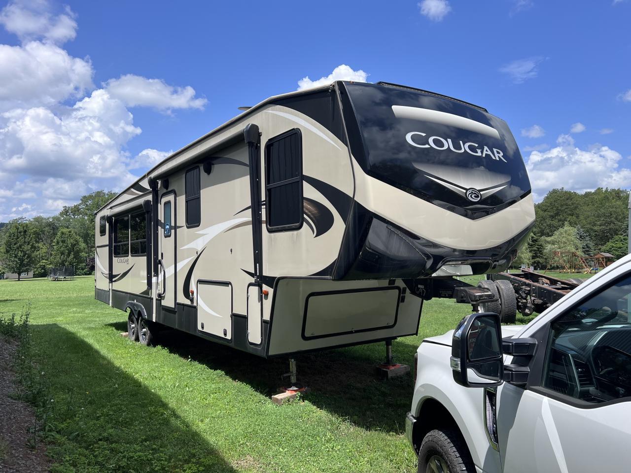 2018 KEYSTONE COUGAR 369BHS