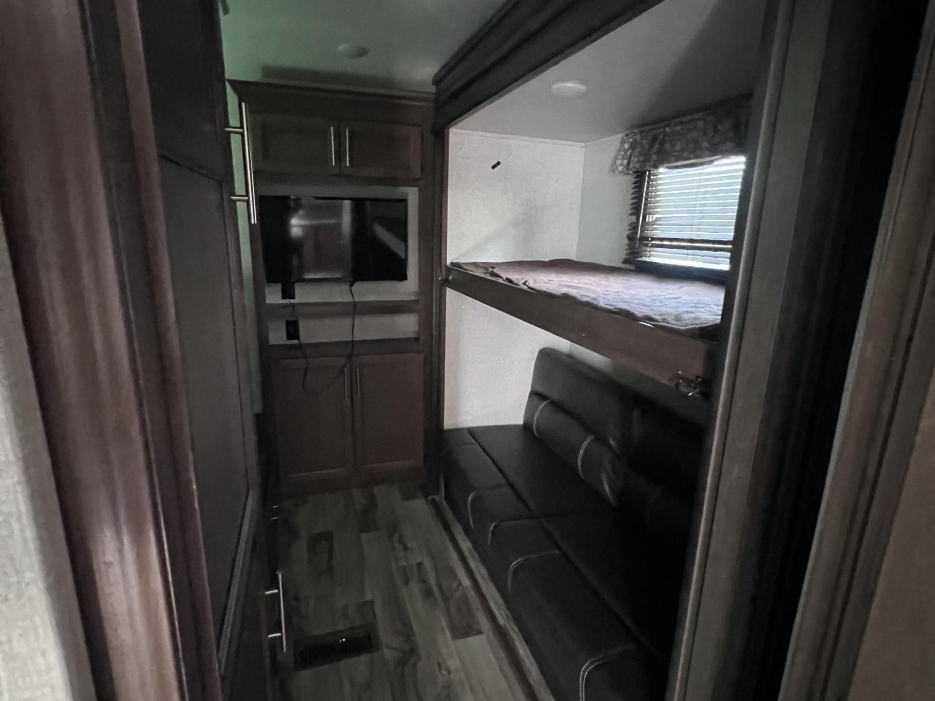 2018 KEYSTONE COUGAR 369BHS