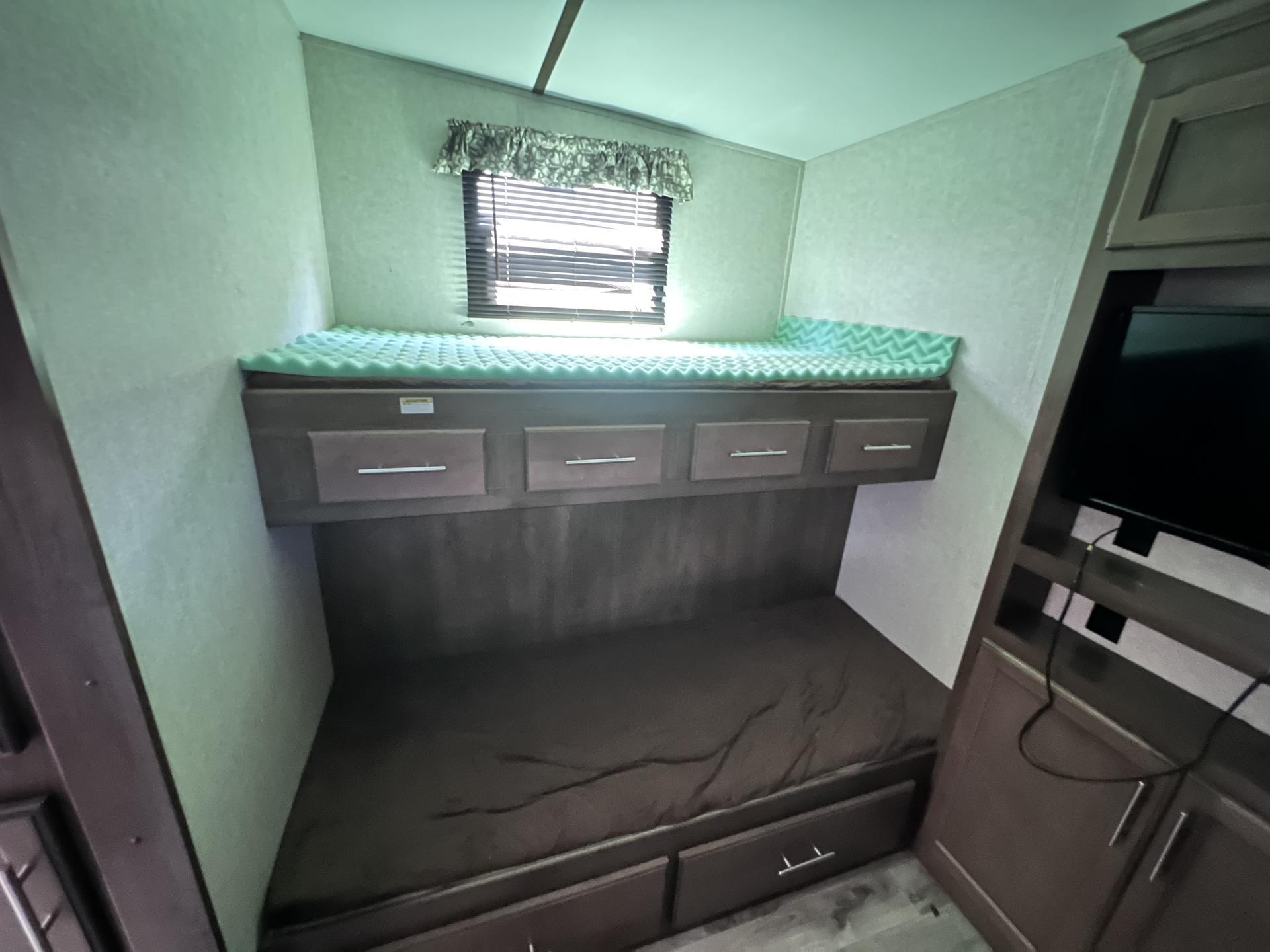 2018 KEYSTONE COUGAR 369BHS