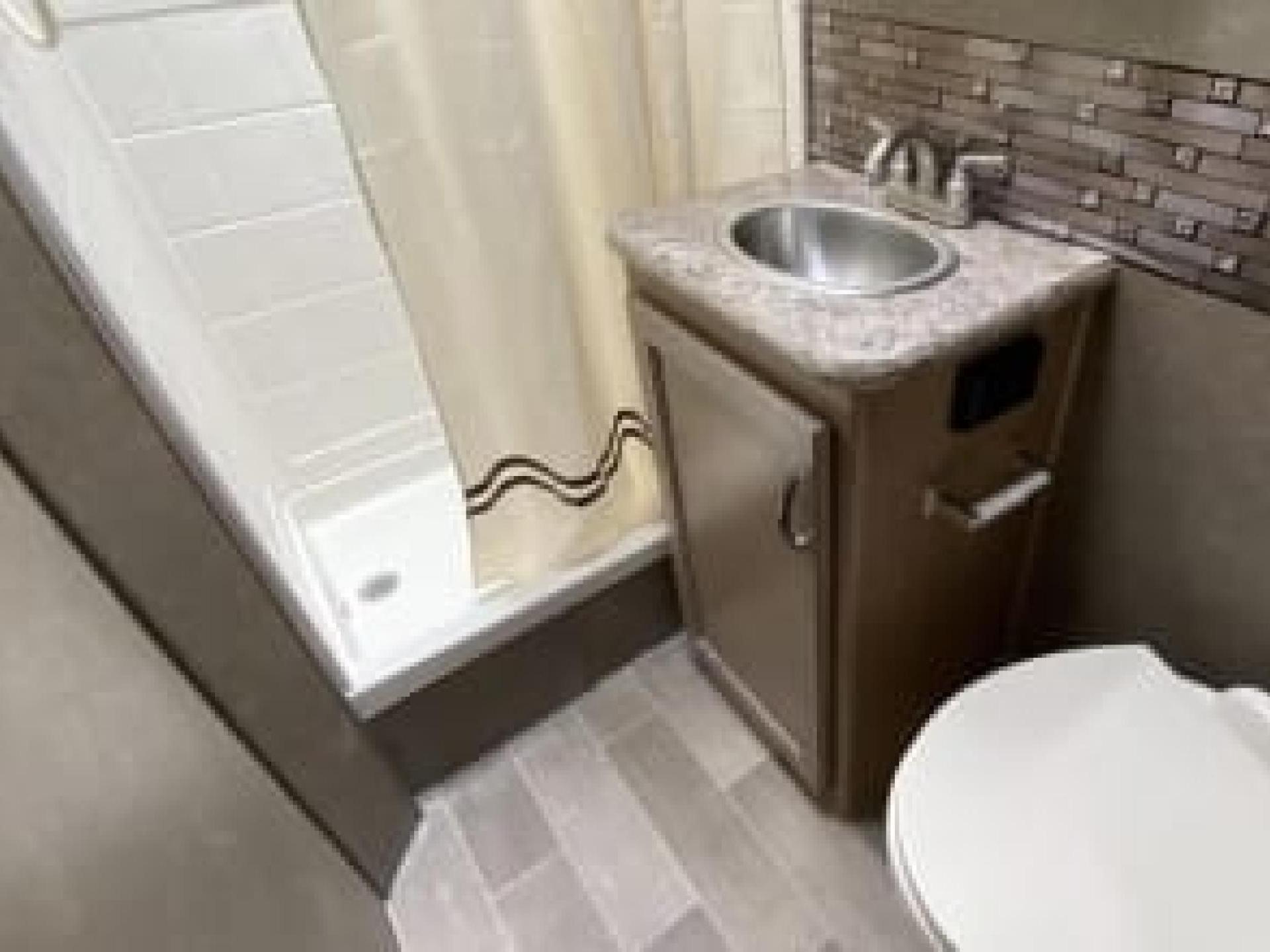 2020 THOR MOTOR COACH Chateau 22E