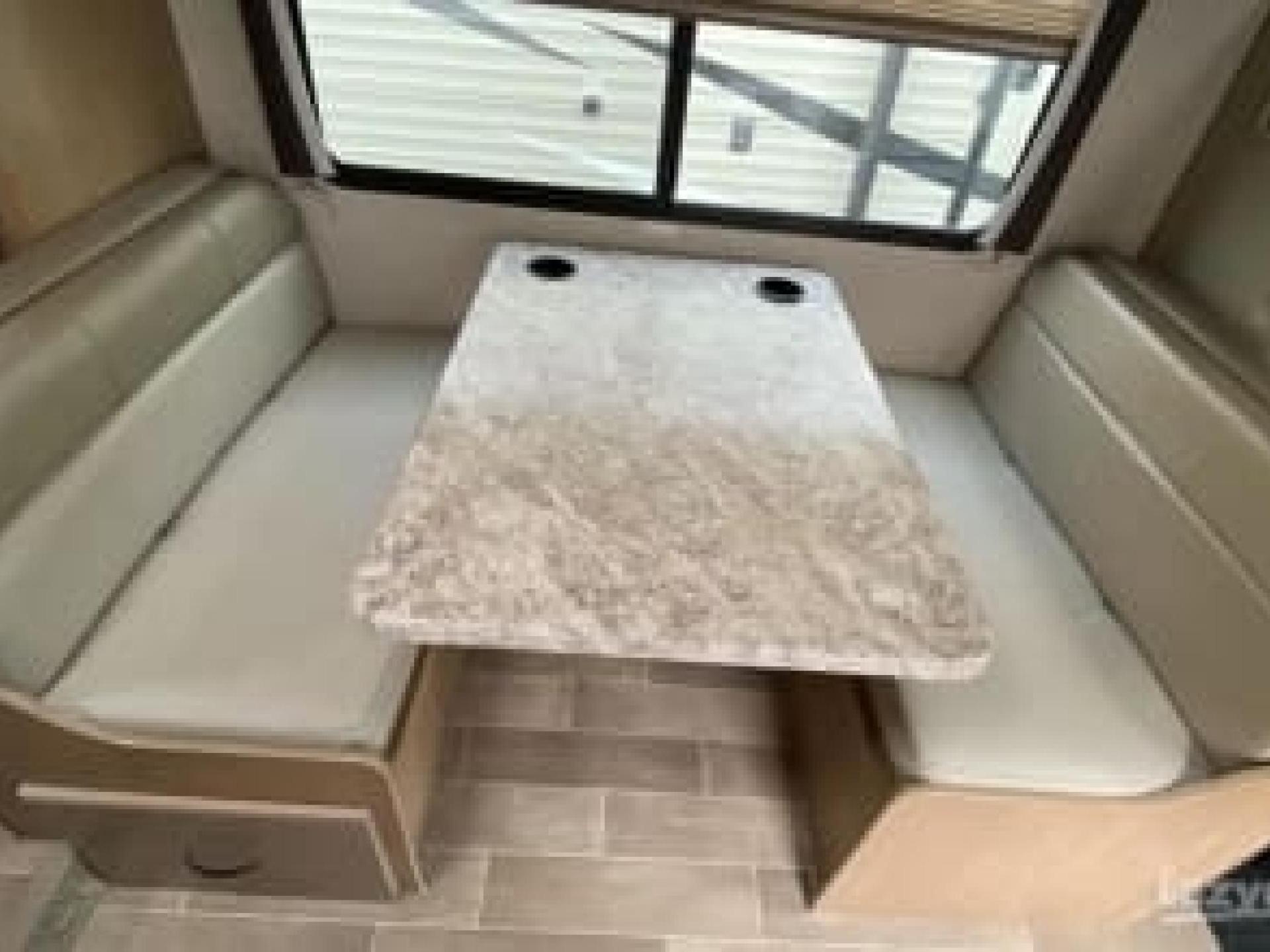 2020 THOR MOTOR COACH Chateau 22E