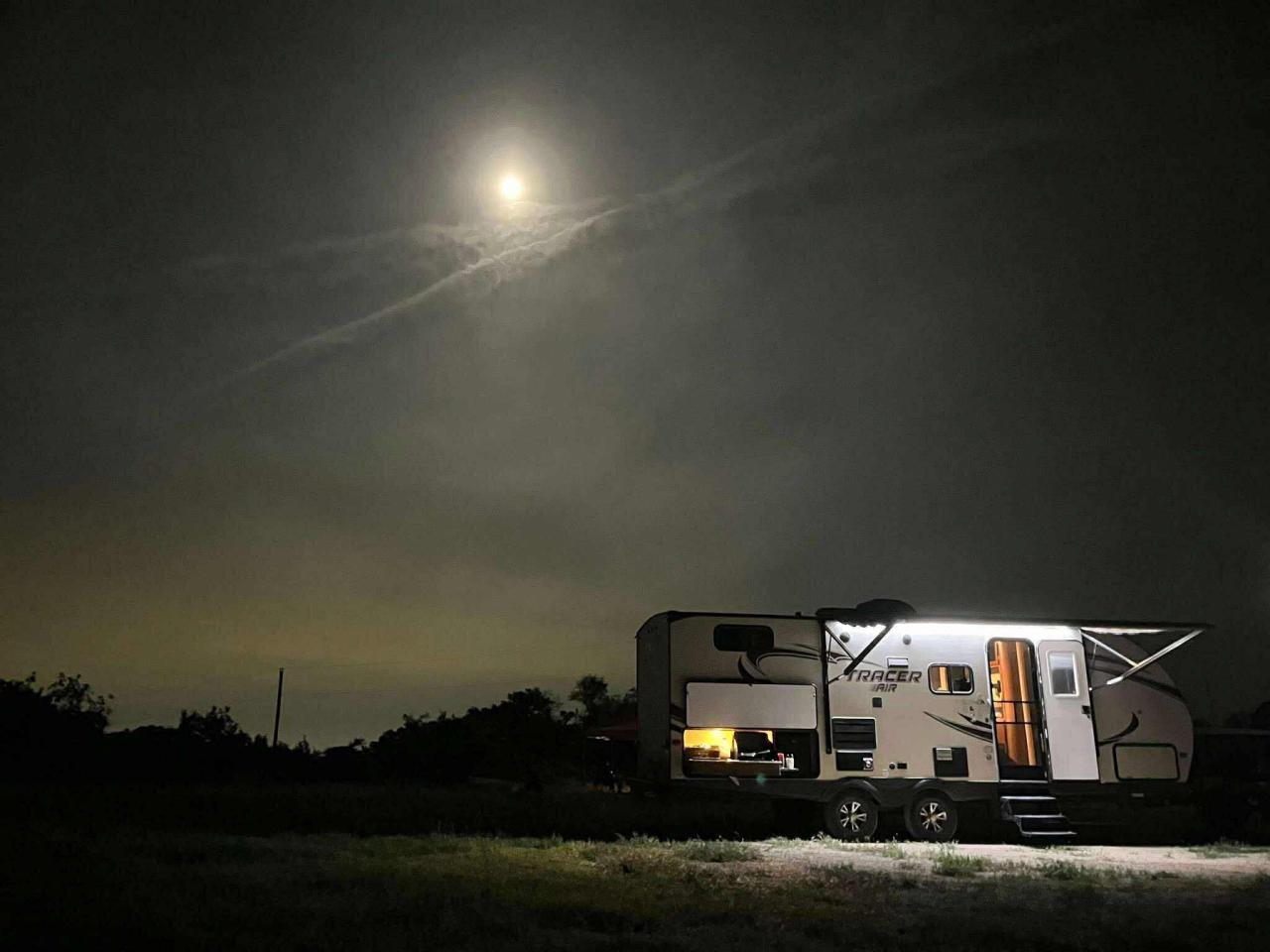 2017 PRIME TIME TRACER AIR 244AIR