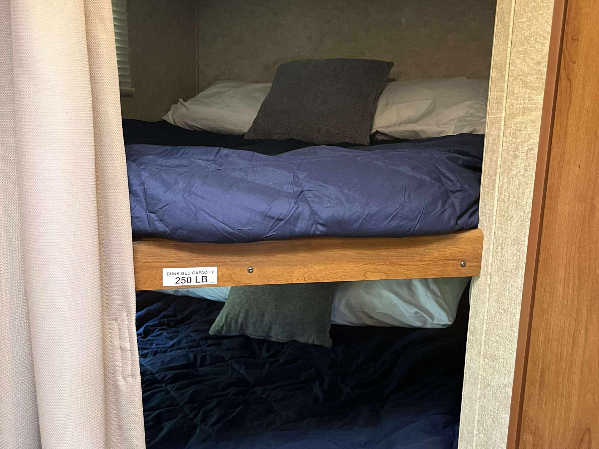 2017 PRIME TIME TRACER AIR 244AIR