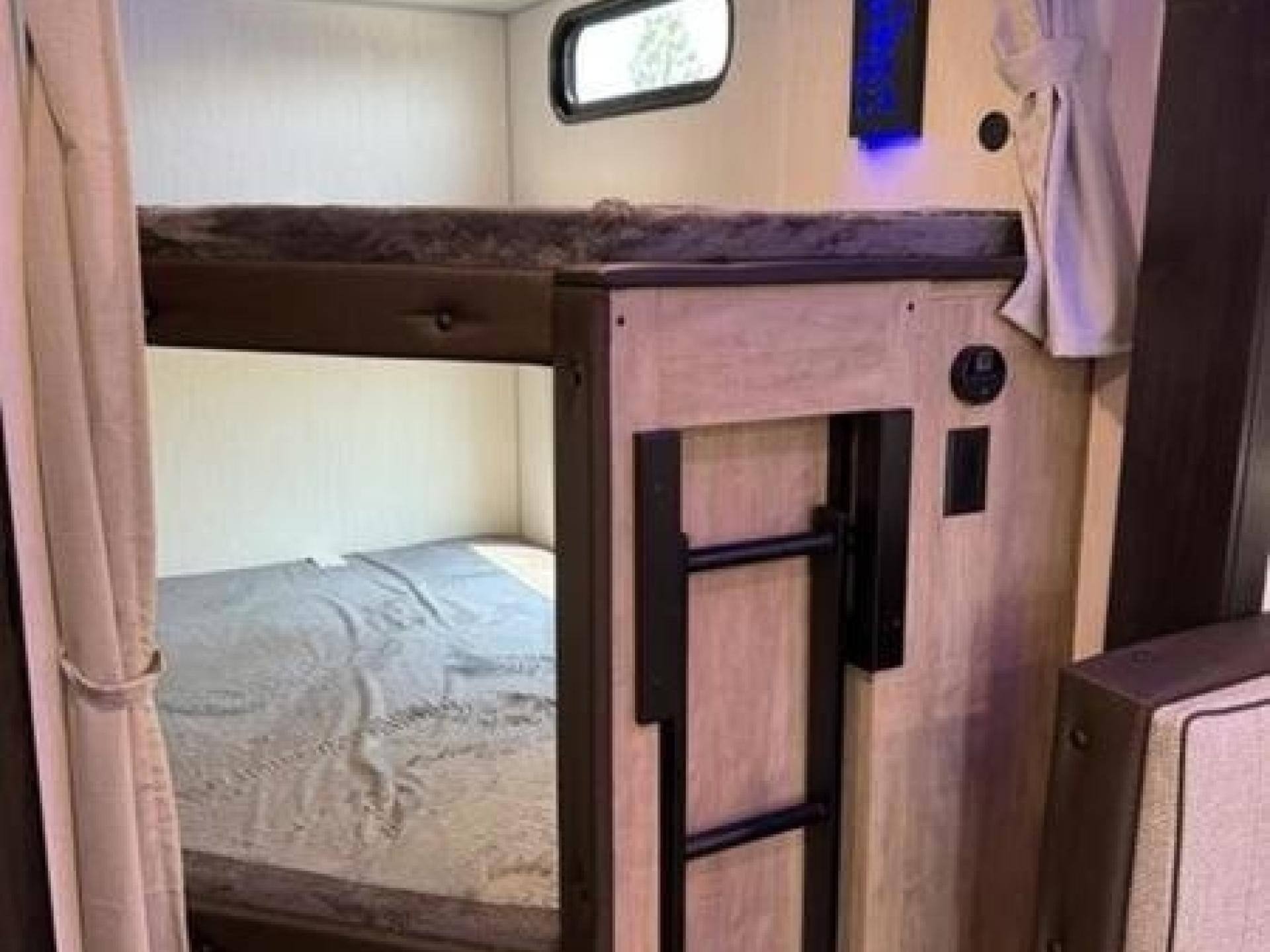 2026 FOREST RIVER GREY WOLF BLACK LABEL Cherokee