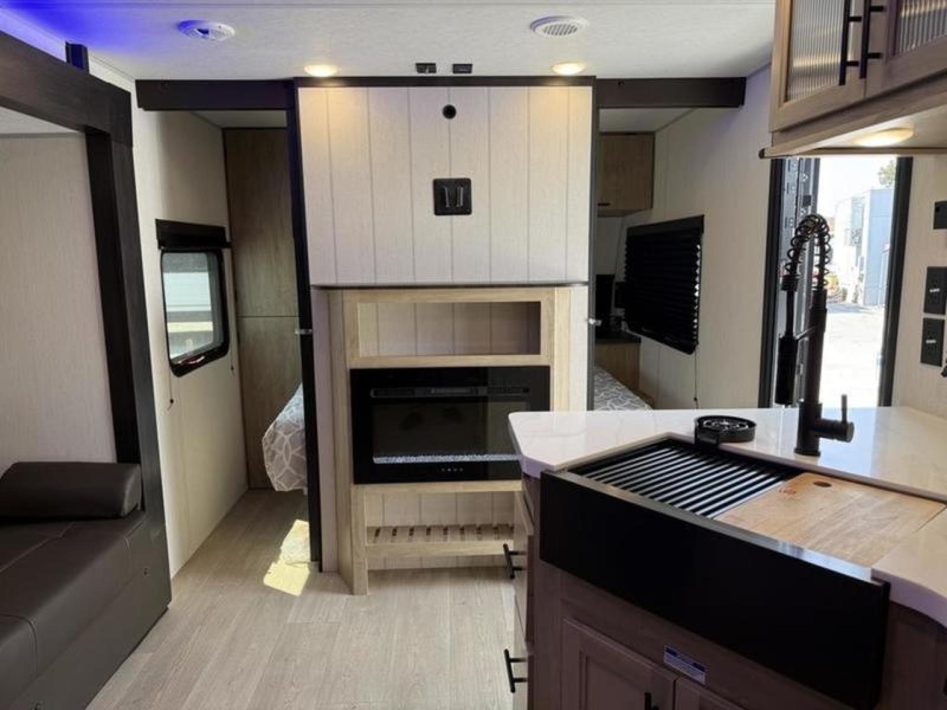 2026 FOREST RIVER GREY WOLF BLACK LABEL Cherokee