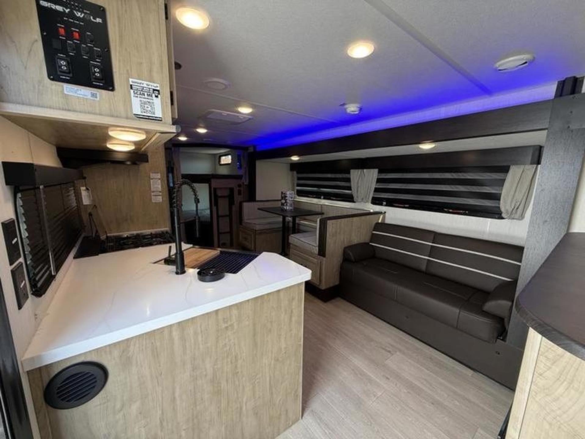 2026 FOREST RIVER GREY WOLF BLACK LABEL Cherokee