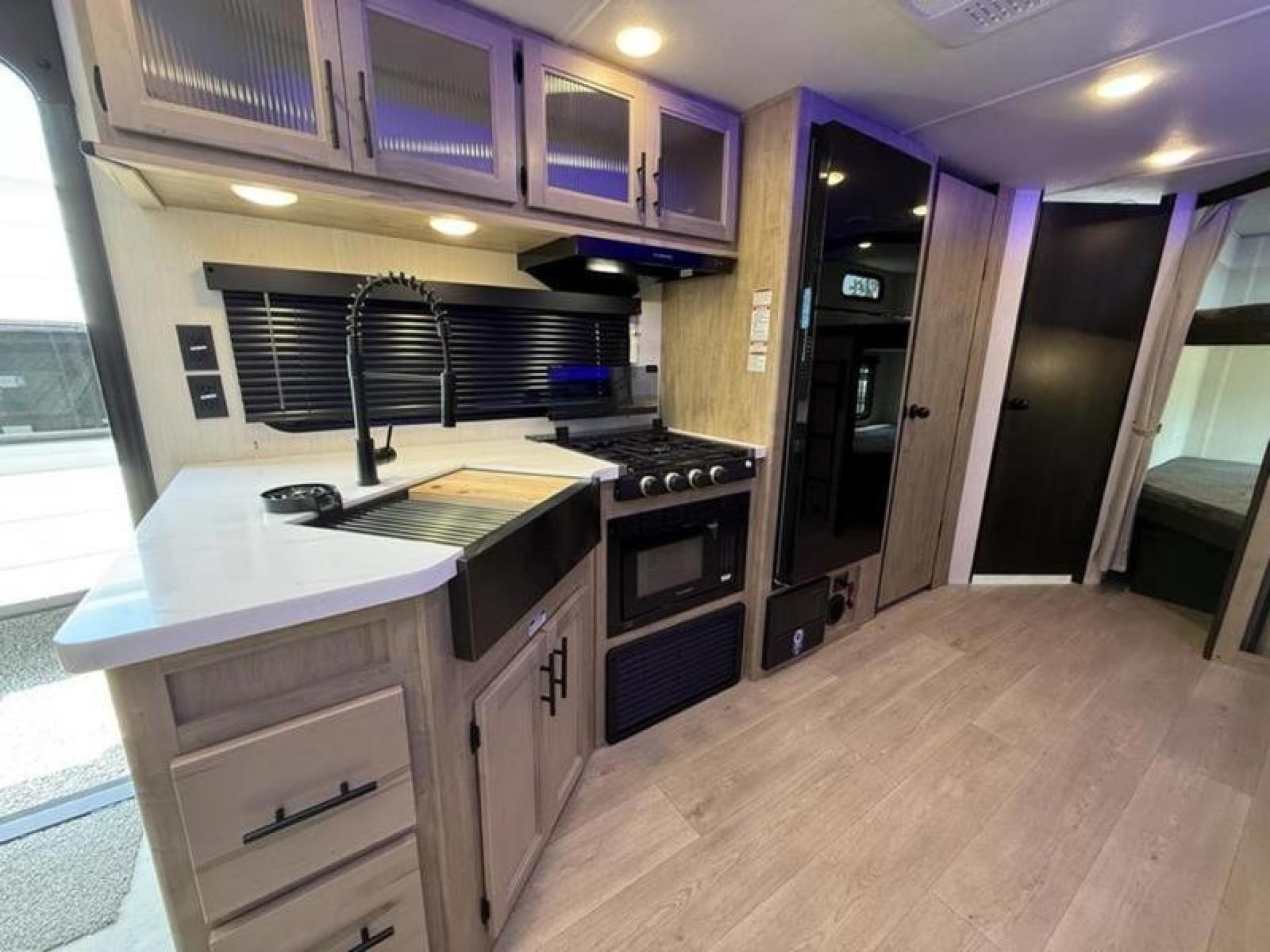 2026 FOREST RIVER GREY WOLF BLACK LABEL Cherokee