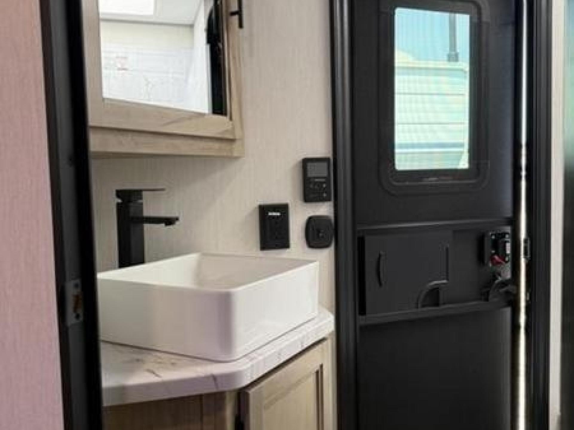 2026 FOREST RIVER GREY WOLF BLACK LABEL Cherokee