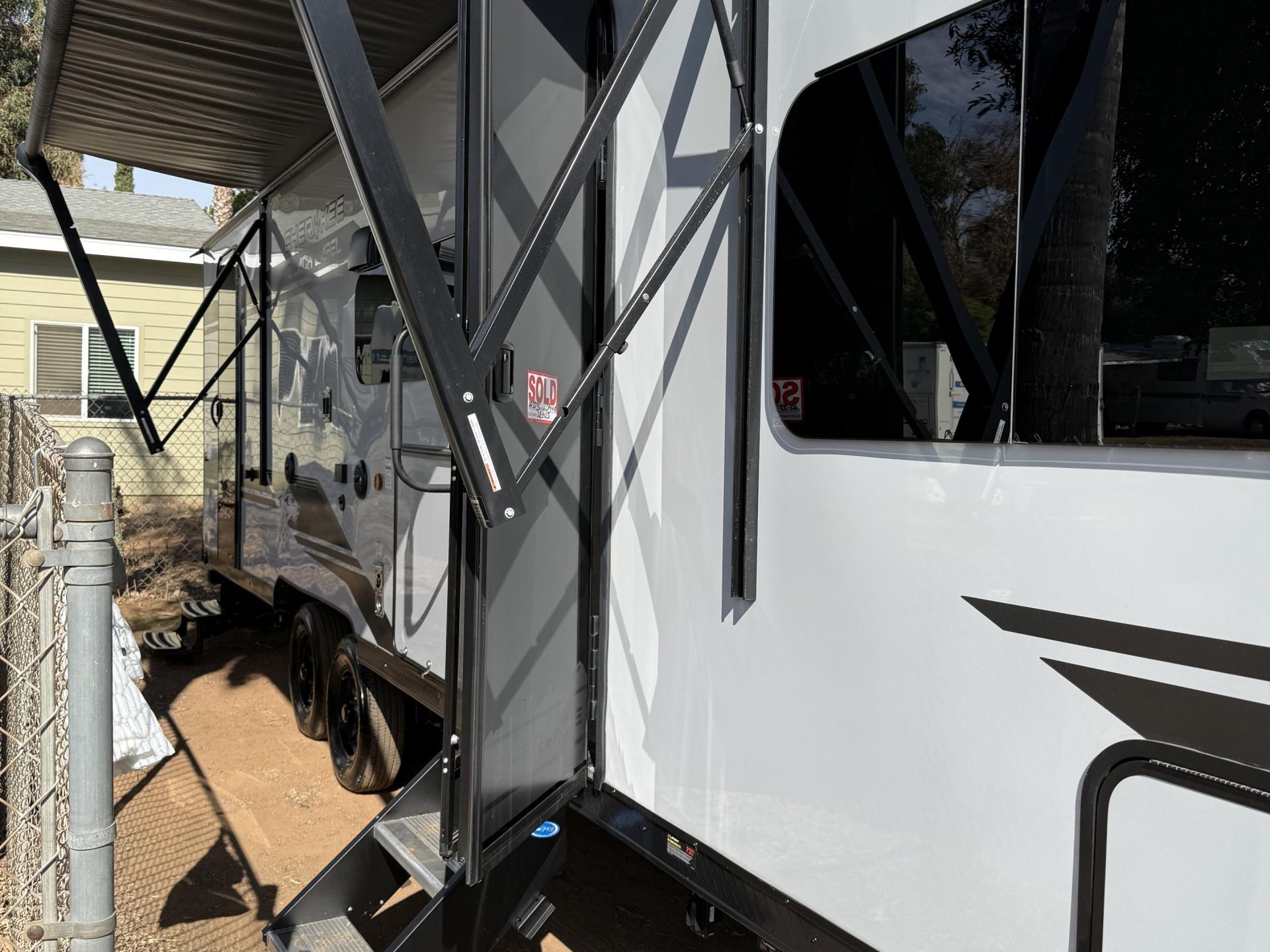 2026 FOREST RIVER GREY WOLF BLACK LABEL Cherokee