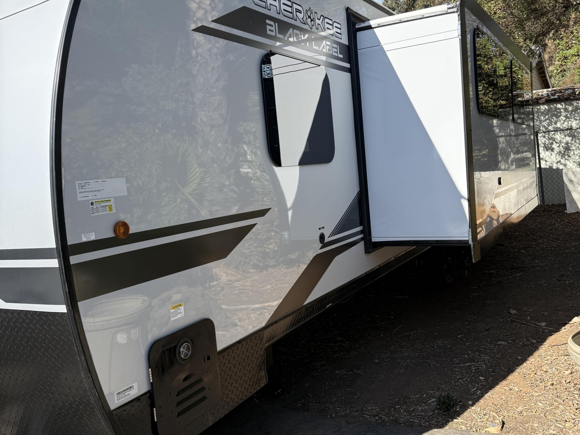 2026 FOREST RIVER GREY WOLF BLACK LABEL Cherokee