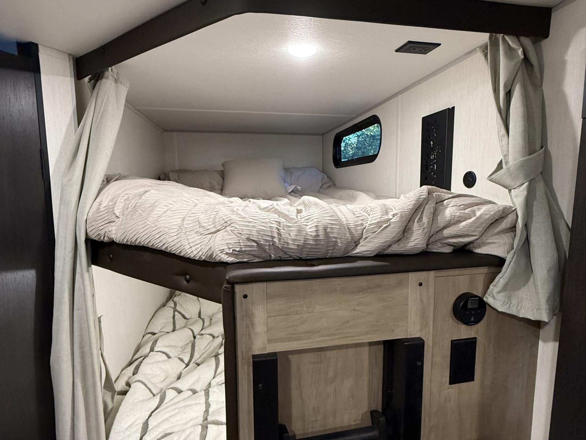 2026 FOREST RIVER GREY WOLF BLACK LABEL Cherokee