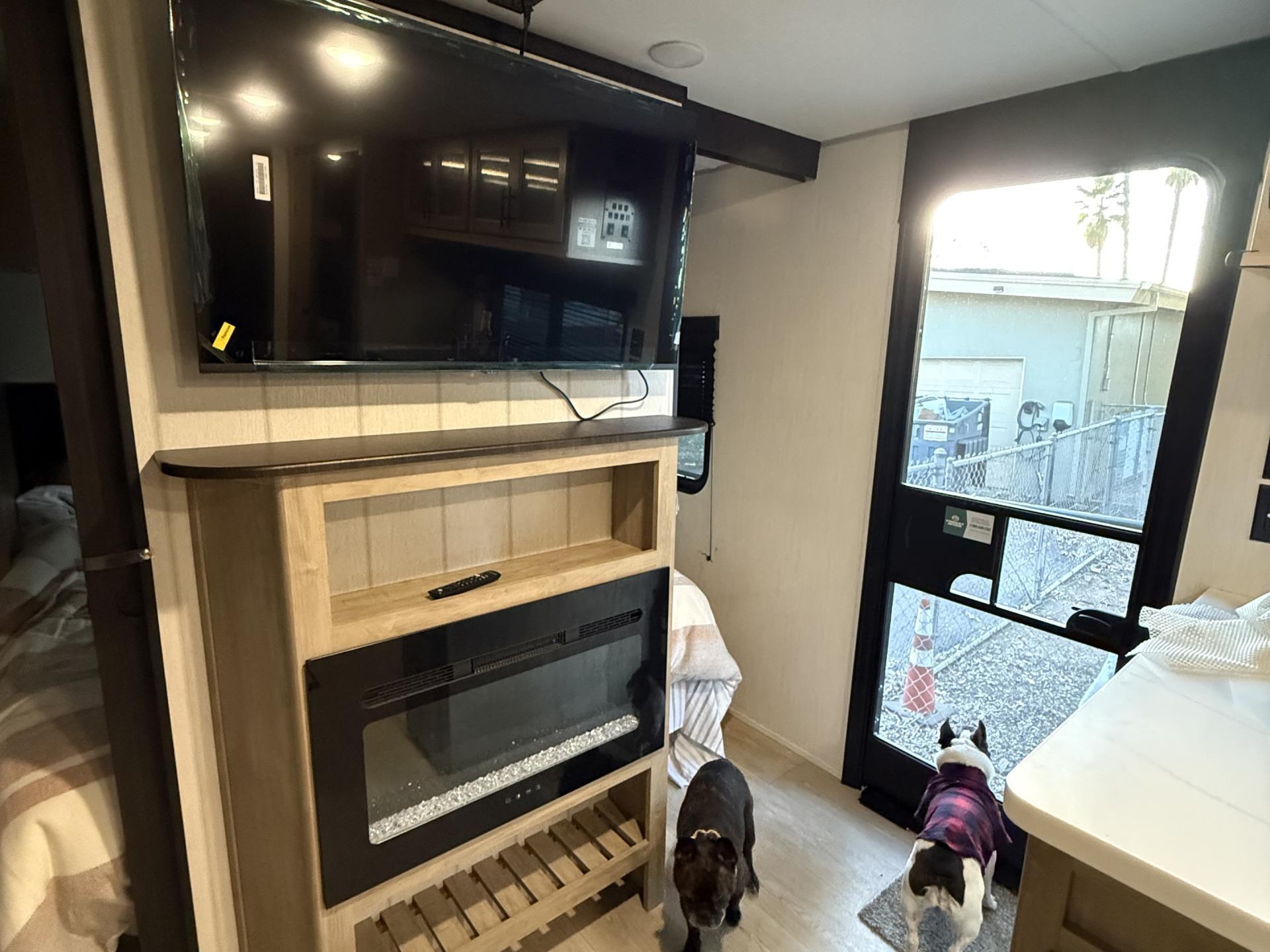 2026 FOREST RIVER GREY WOLF BLACK LABEL Cherokee