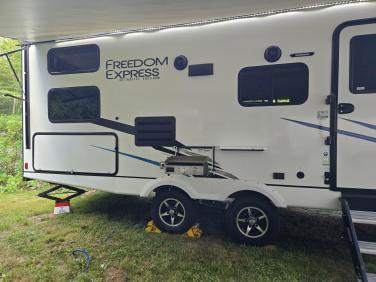 2022 COACHMEN FREEDOM EXPRESS 257BHS