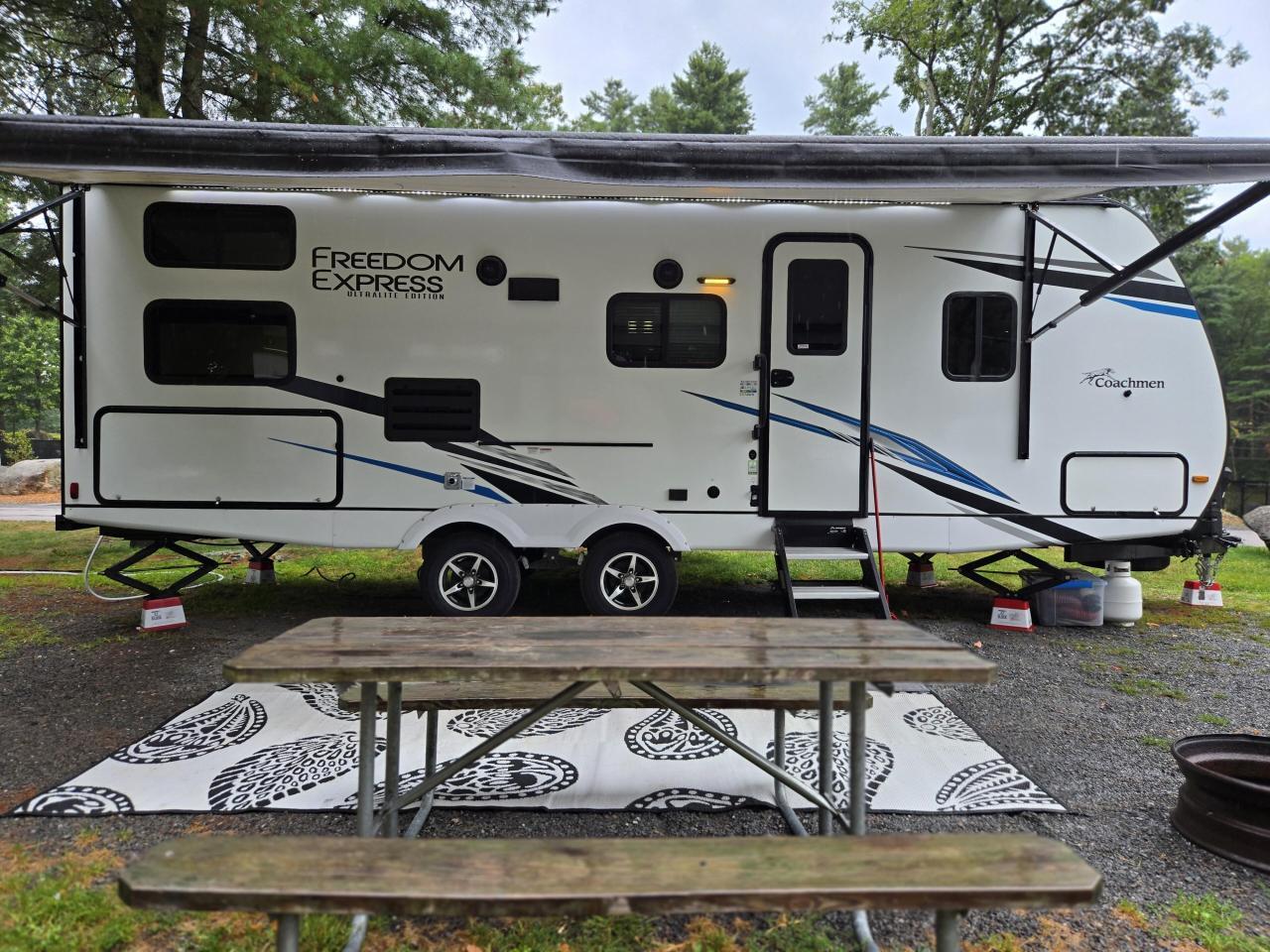 2022 COACHMEN FREEDOM EXPRESS 257BHS