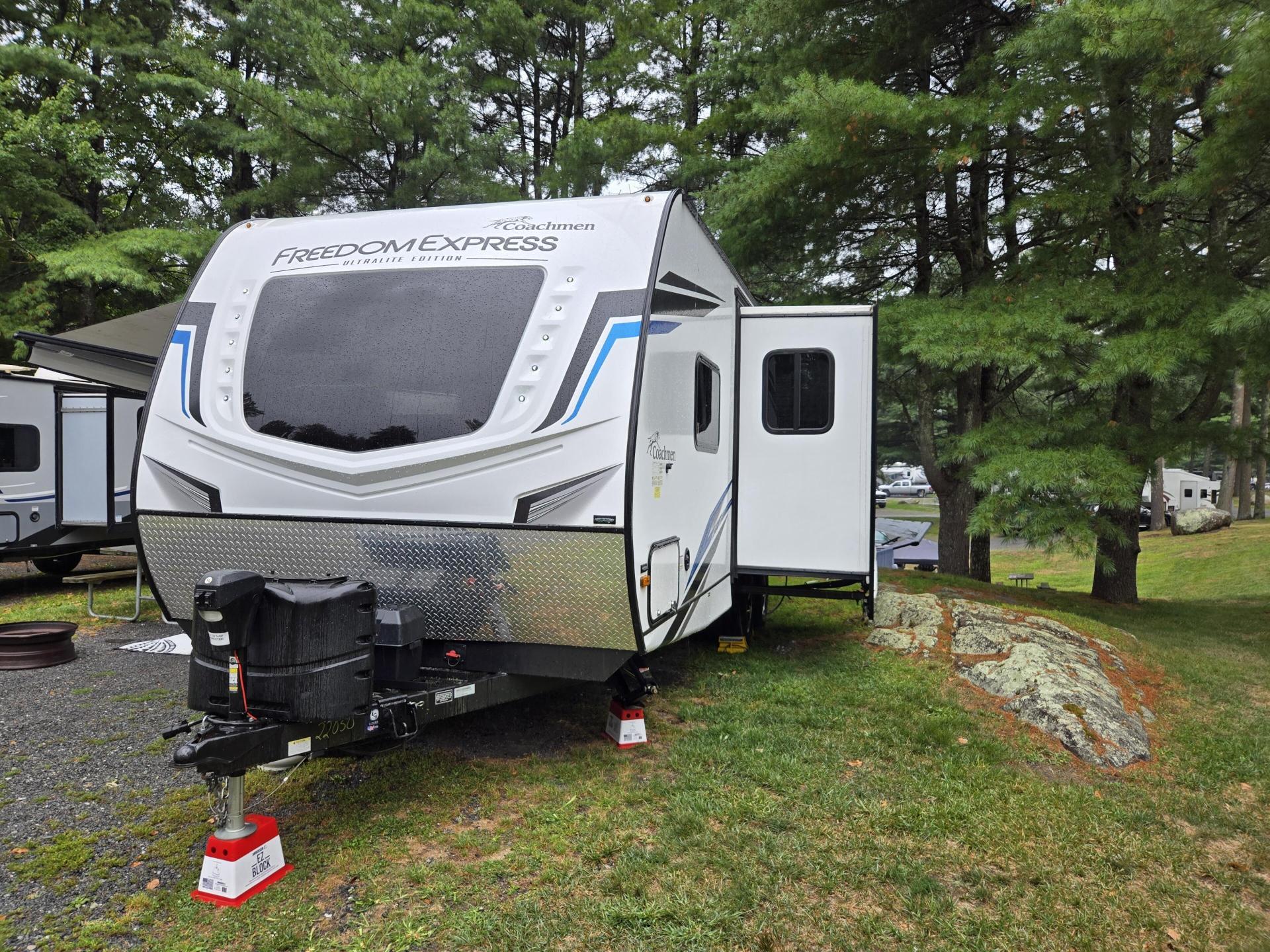 2022 COACHMEN FREEDOM EXPRESS 257BHS